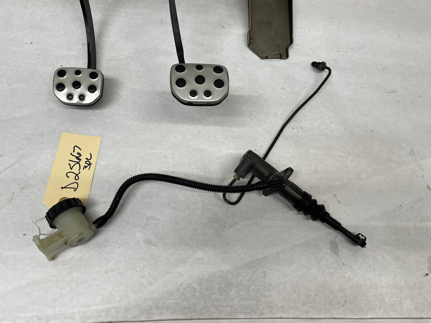2005 Pontiac GTO Manual Brake & Clutch Pedal Assembly w/ Hydraulics OEM - Day's Parts Yard