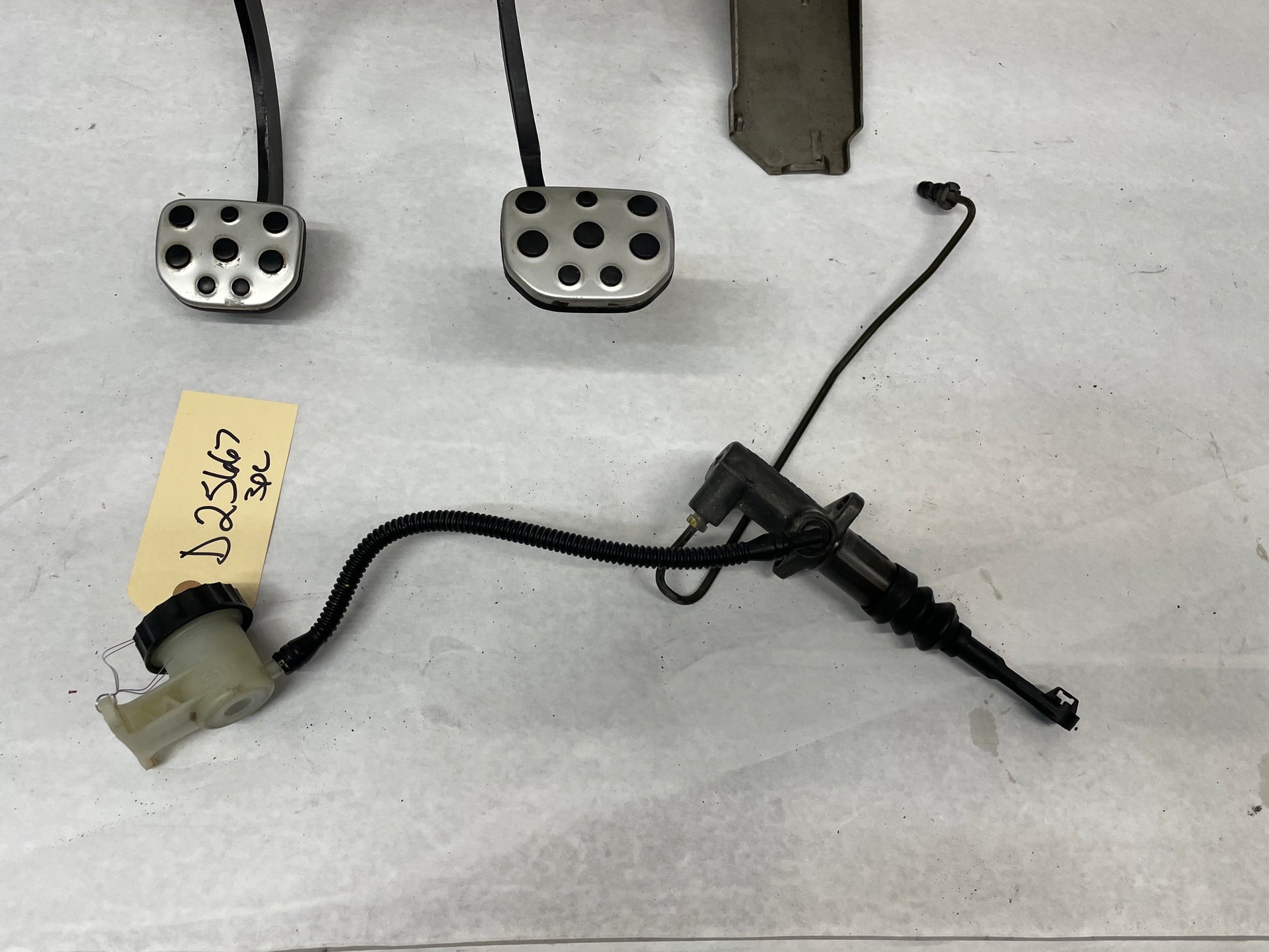 2005 Pontiac GTO Manual Brake & Clutch Pedal Assembly w/ Hydraulics OEM - Day's Parts Yard