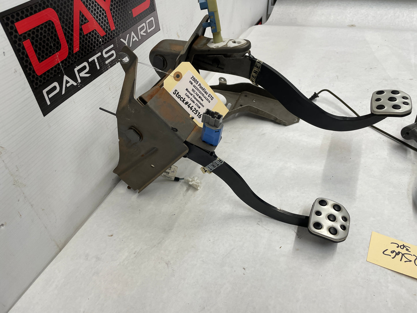 2005 Pontiac GTO Manual Brake & Clutch Pedal Assembly w/ Hydraulics OEM - Day's Parts Yard