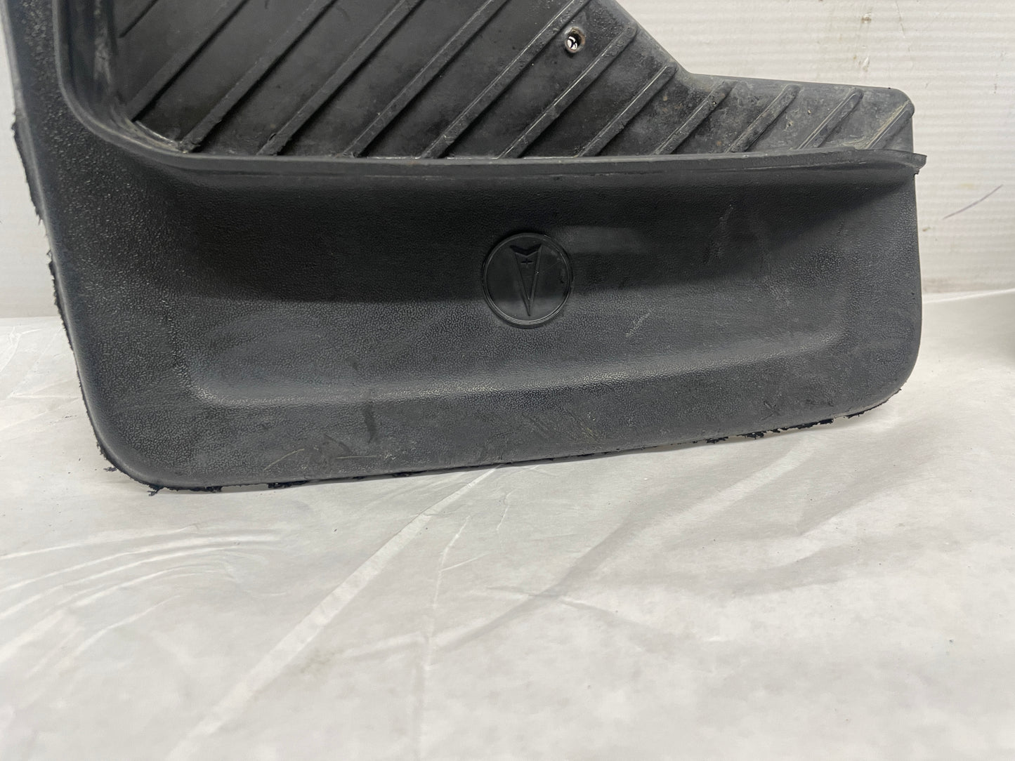 2009 Pontiac G8 GT Holden Front RH & LF Splash Guard Mud Flaps OEM