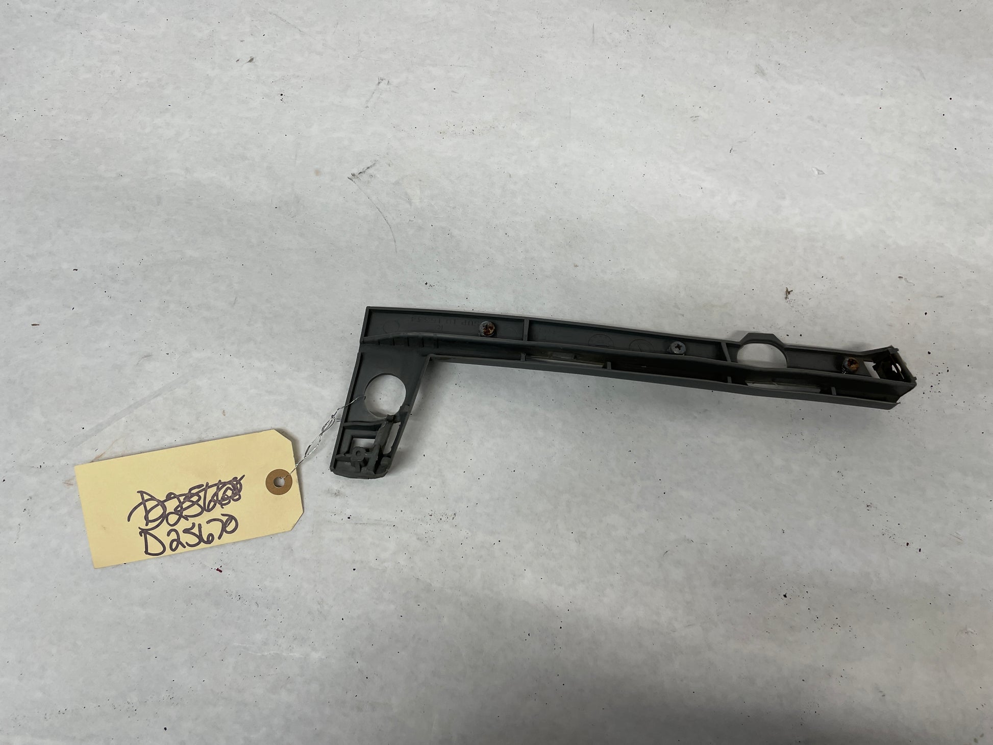 2005 Pontiac GTO RH Passenger Front Bumper Fender Brackets Guide OEM - Day's Parts Yard