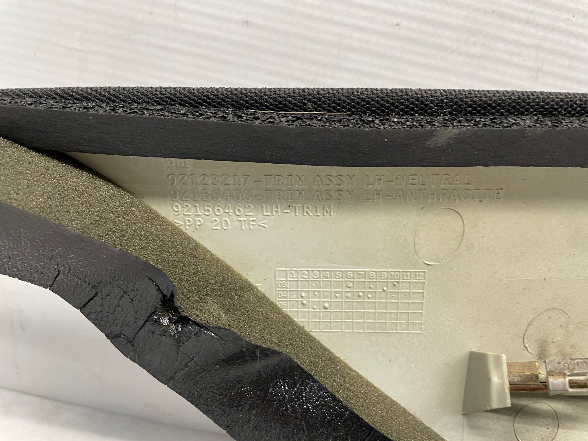 2005 Pontiac GTO RH & LH Interior Windshield A Pillar Trim Cover OEM - Day's Parts Yard