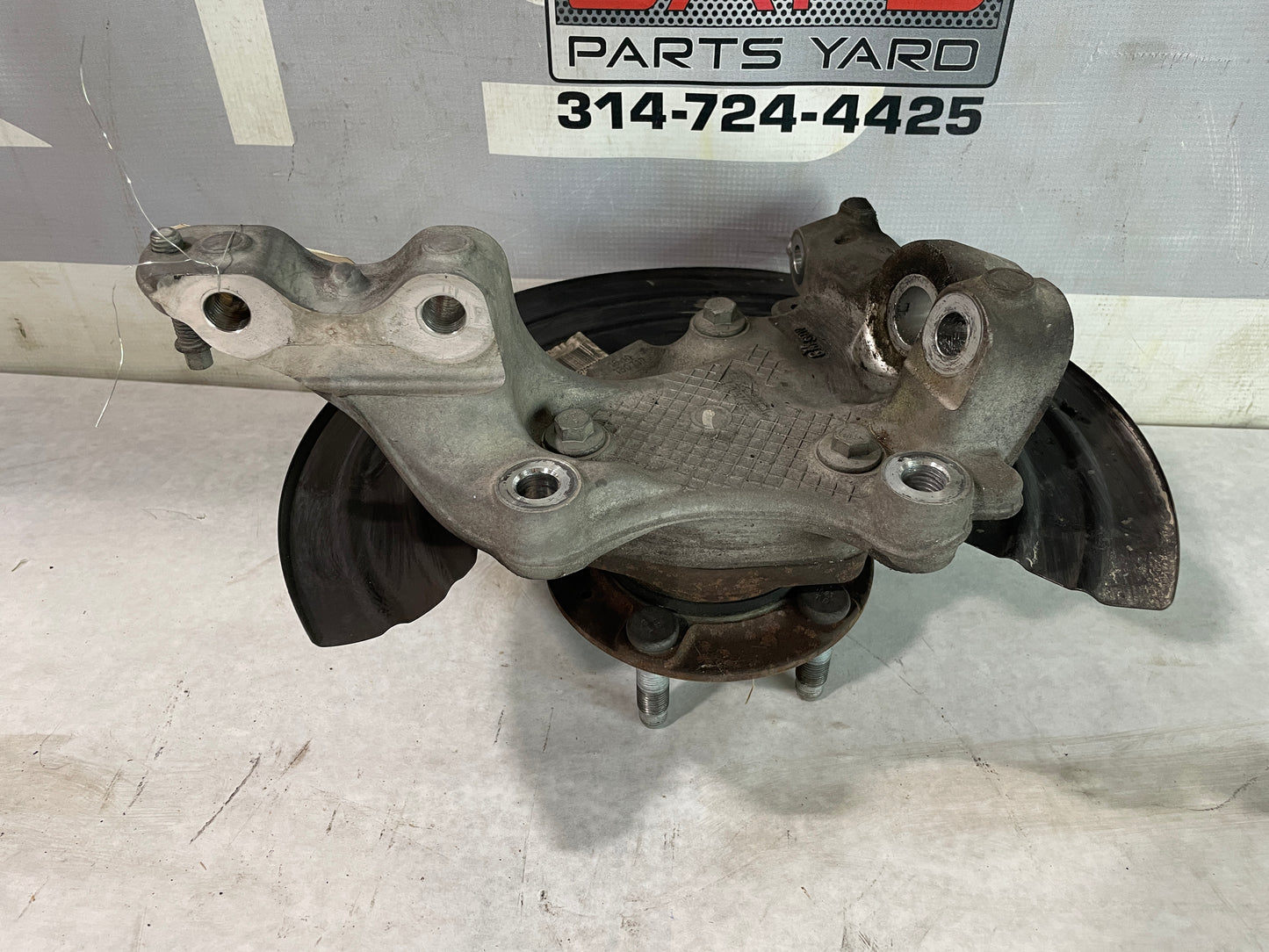 2014 Chevy SS Sedan Front LH Driver Spindle Knuckle Hub Assembly OEM - Day's Parts Yard