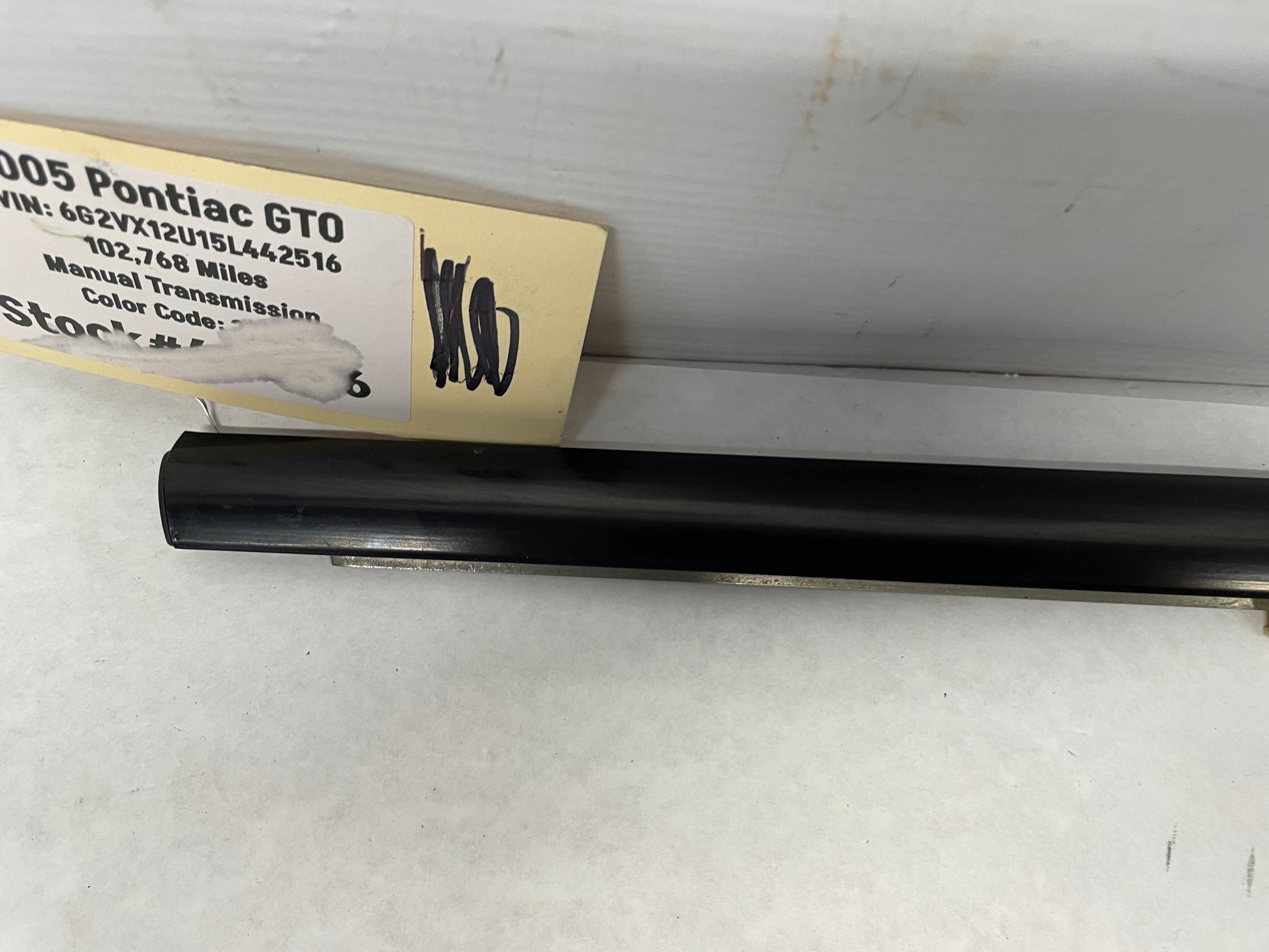 2005 Pontiac GTO RH Passenger Window Door Belt Molding Trim OEM - Day's Parts Yard