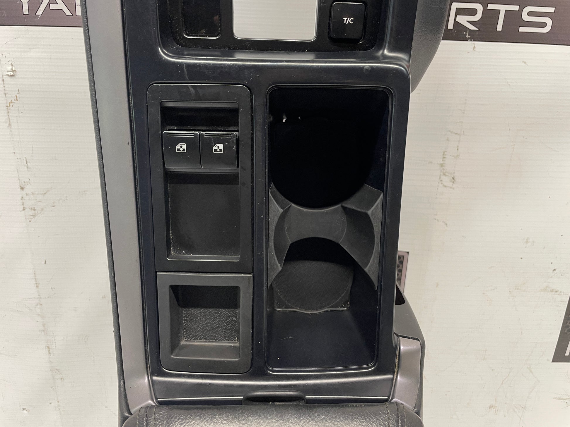2005 Pontiac GTO Center Console Arm Rest Assembly OEM - Day's Parts Yard