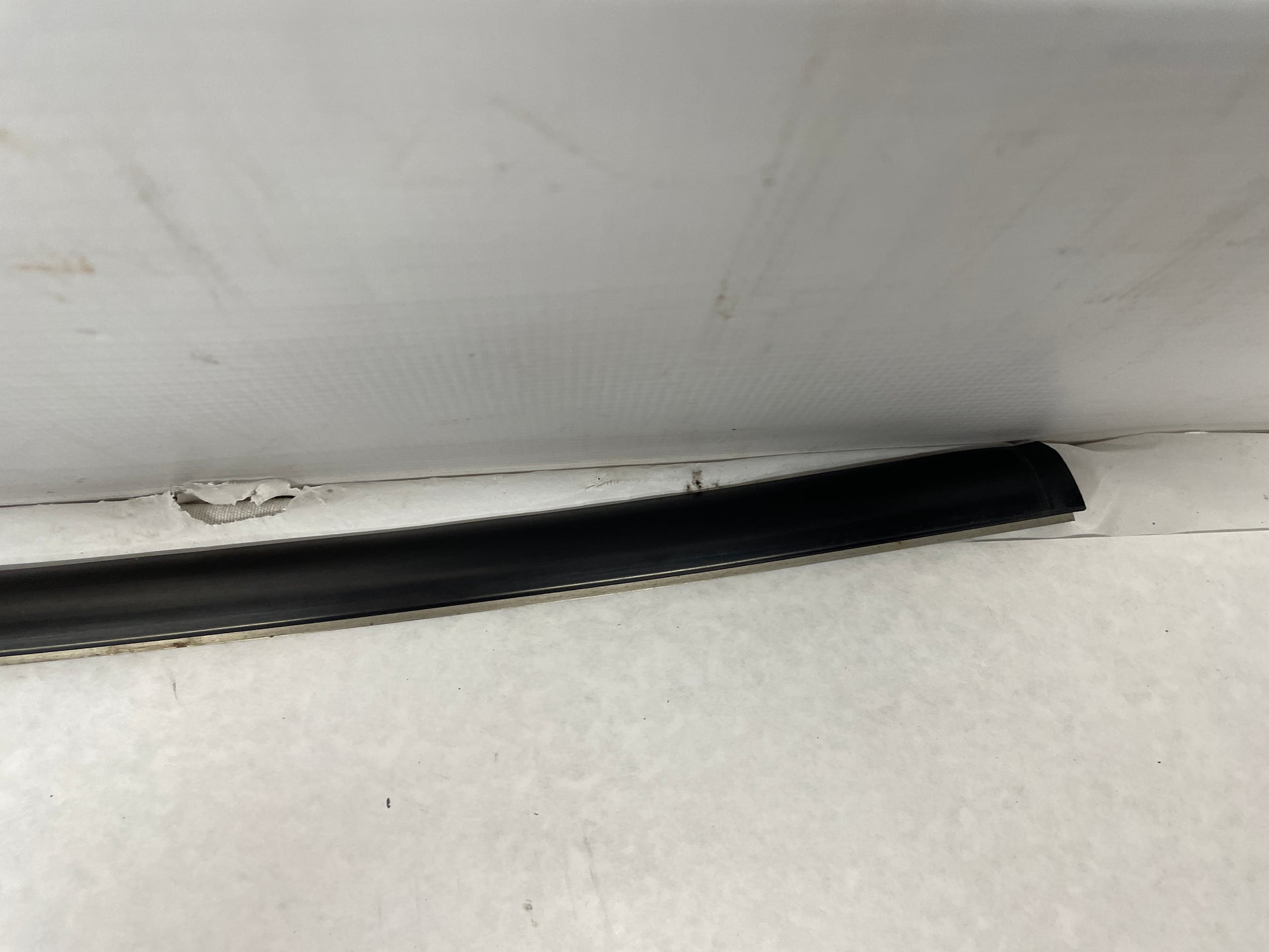 2005 Pontiac GTO RH Passenger Window Door Belt Molding Trim OEM - Day's Parts Yard
