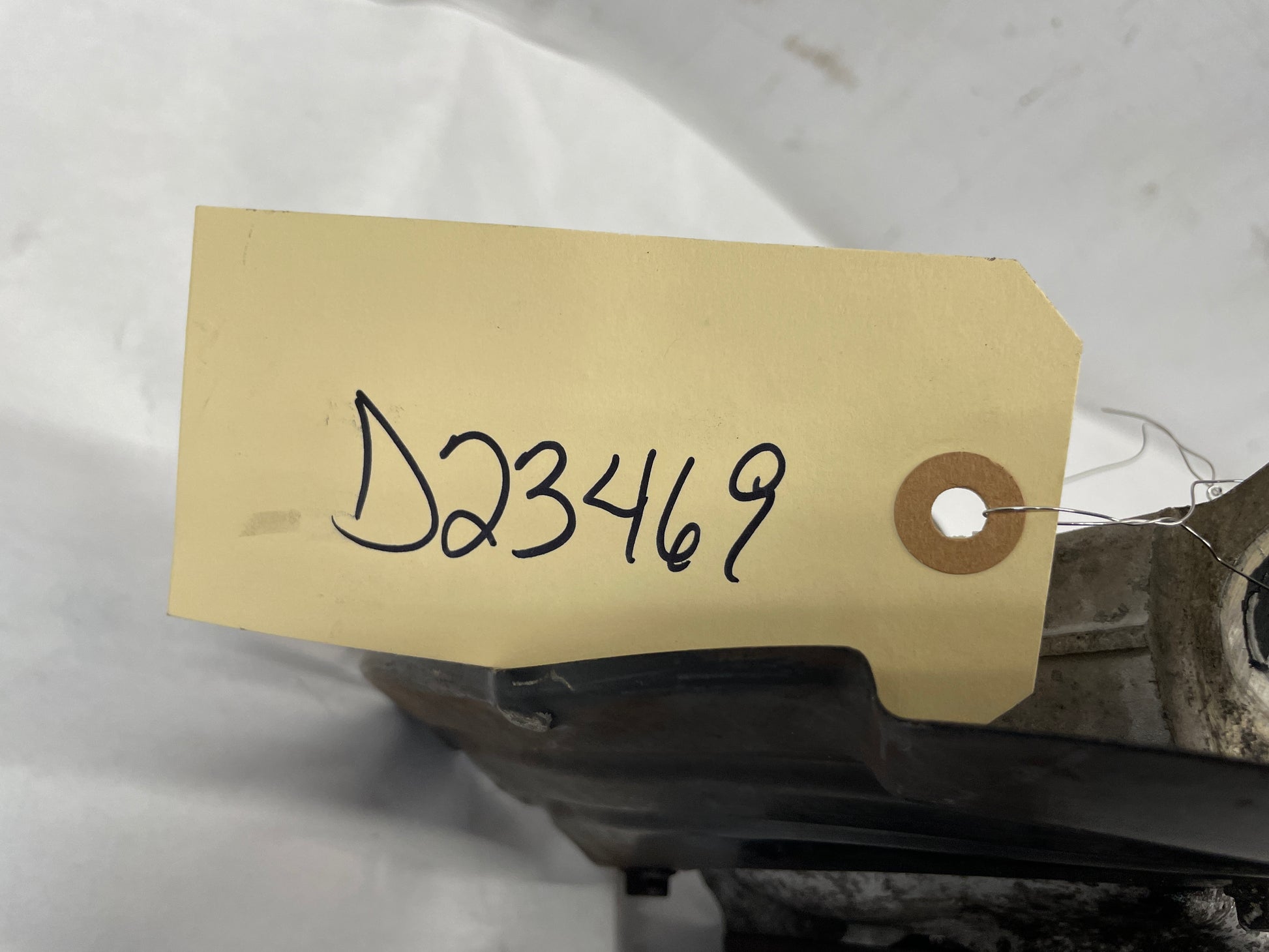 2014 Chevy SS Sedan LH Driver Front Spindle Hub Knuckle Wheel Bearing Assembly OEM - Day's Parts Yard