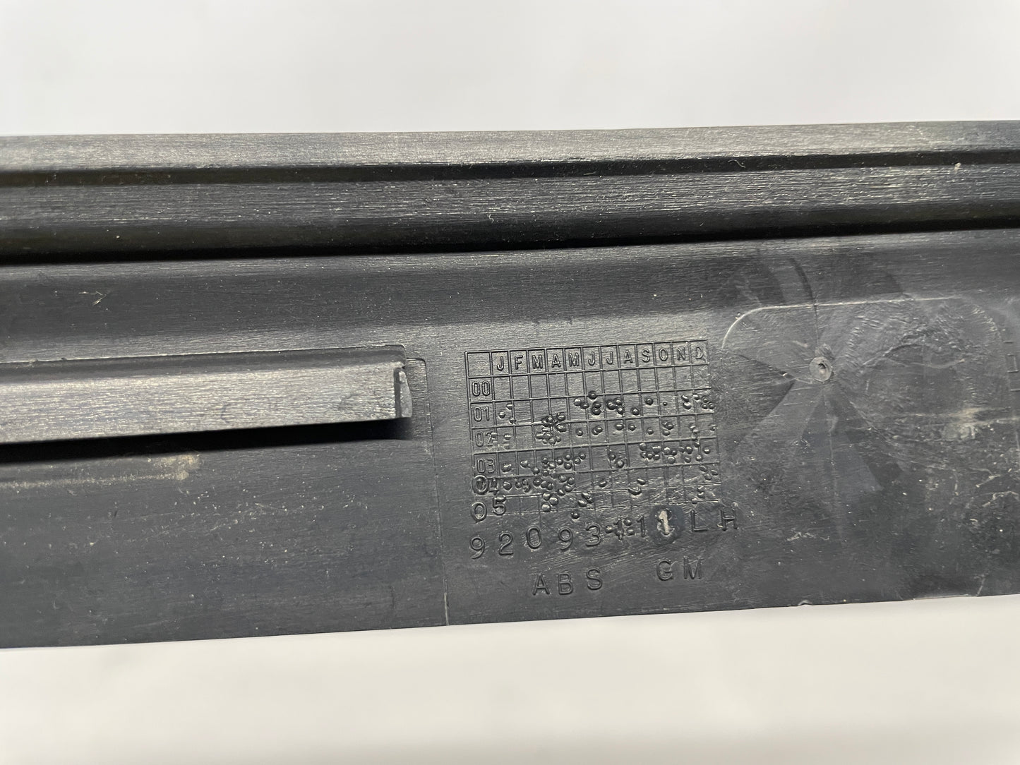 2006 Pontiac GTO LH Driver Exterior B Pillar Window Trim Cover OEM - Day's Parts Yard