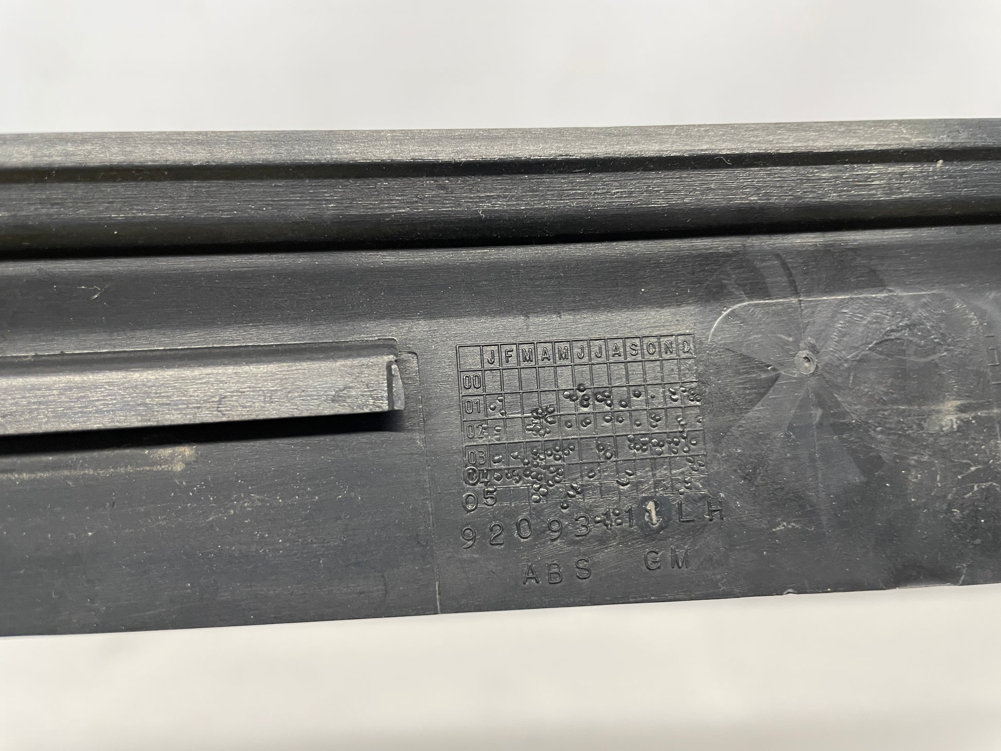 2006 Pontiac GTO LH Driver Exterior B Pillar Window Trim Cover OEM - Day's Parts Yard