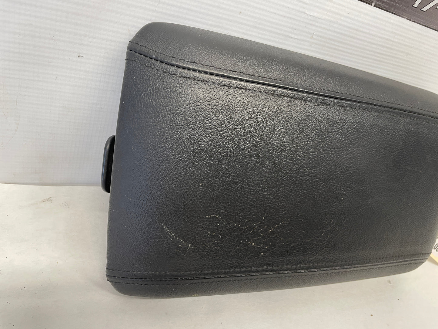 2006 Pontiac GTO Center Console Lid OEM - Day's Parts Yard