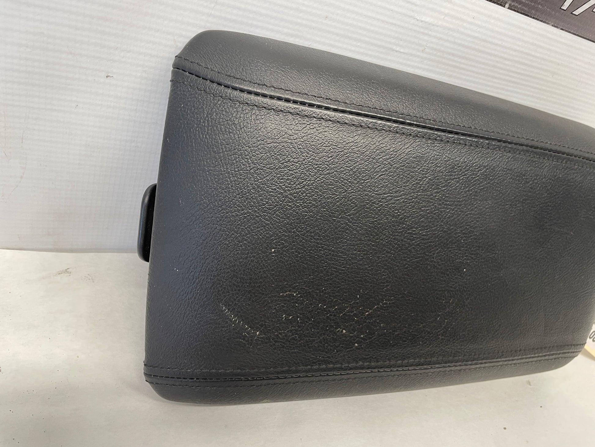 2006 Pontiac GTO Center Console Lid OEM - Day's Parts Yard
