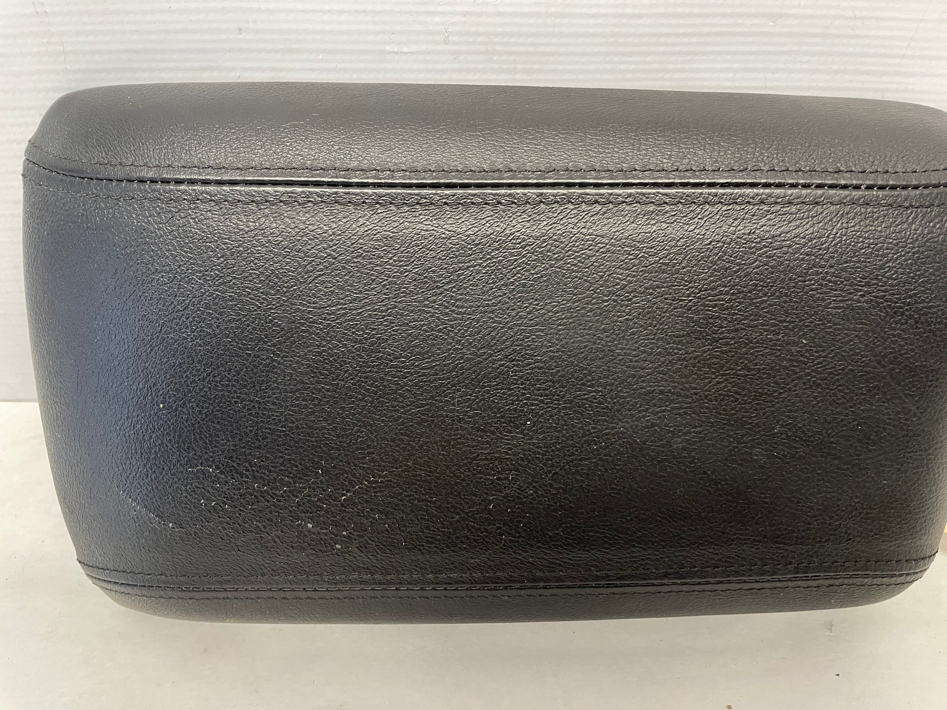 2006 Pontiac GTO Center Console Lid OEM - Day's Parts Yard