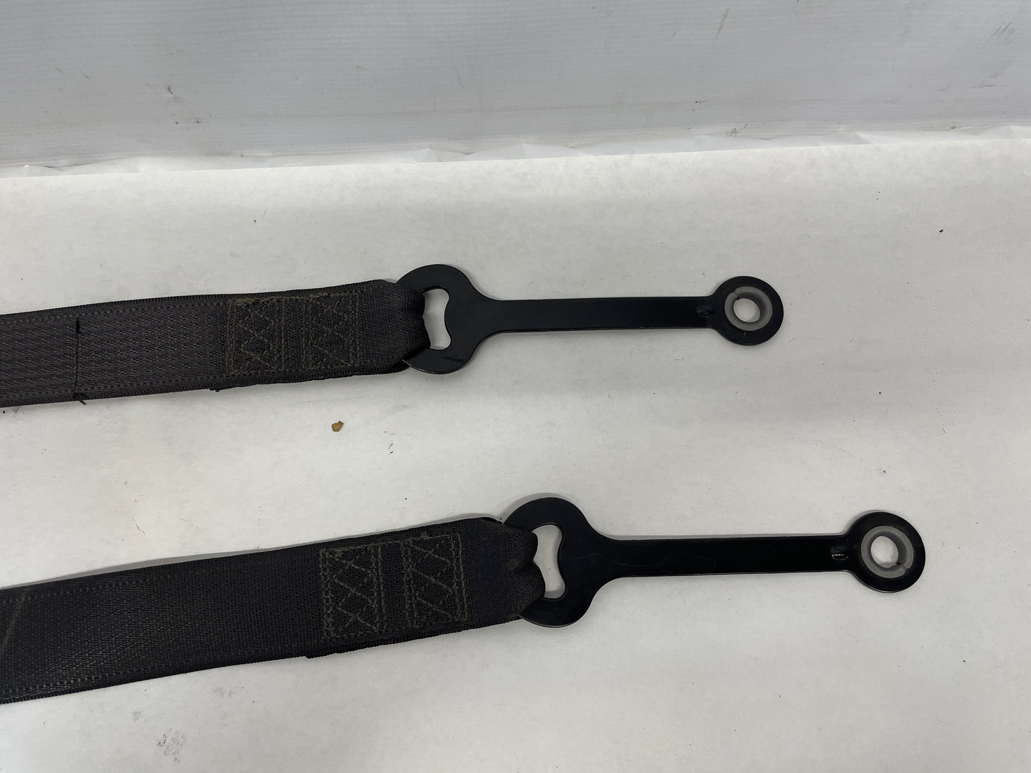 2006 Pontiac GTO LH & RH Front Seat Belts Retractors OEM - Day's Parts Yard