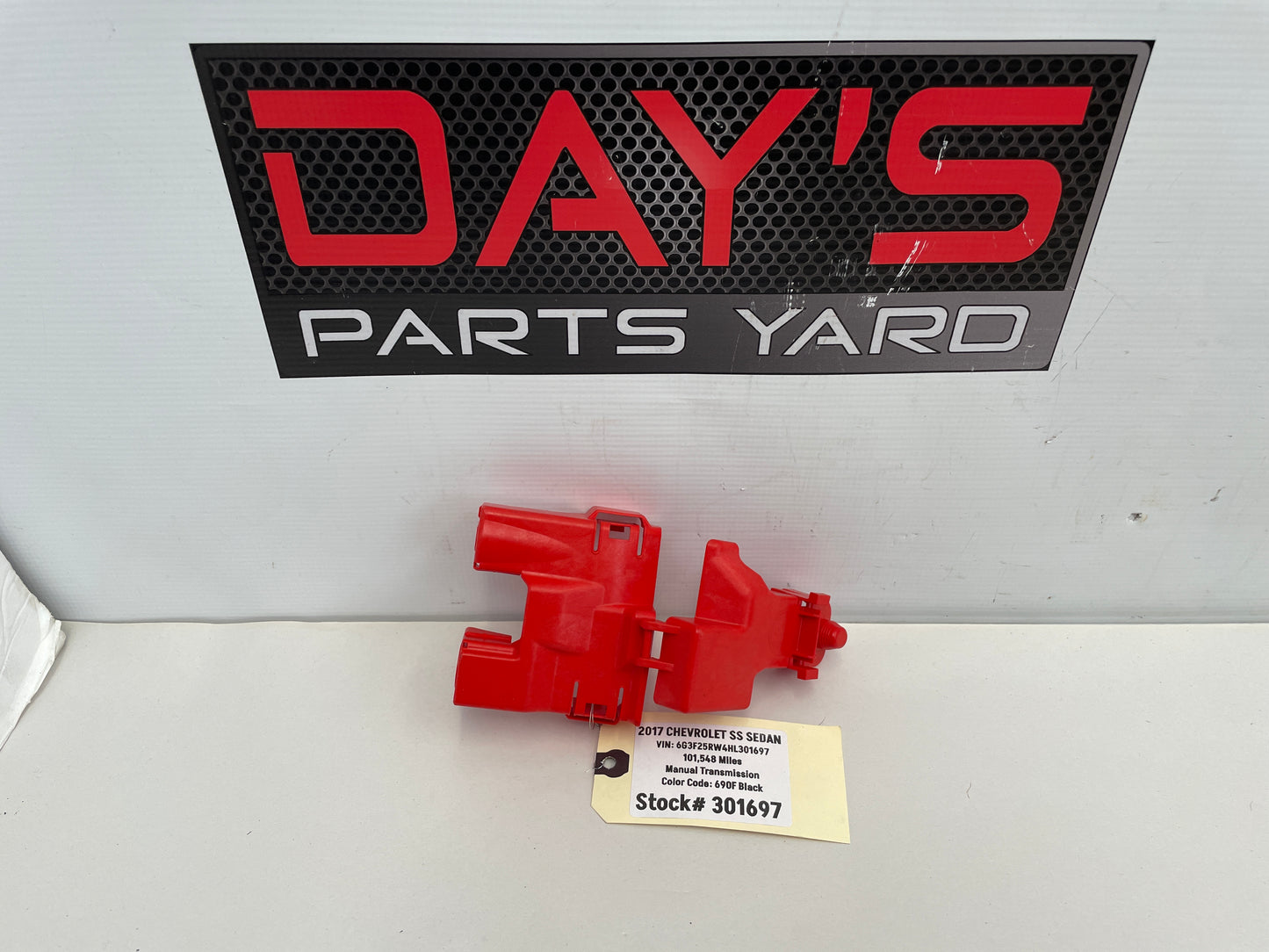 2017 Chevy SS Sedan Positive Battery Electric Fuse Relay Box CoverOEM