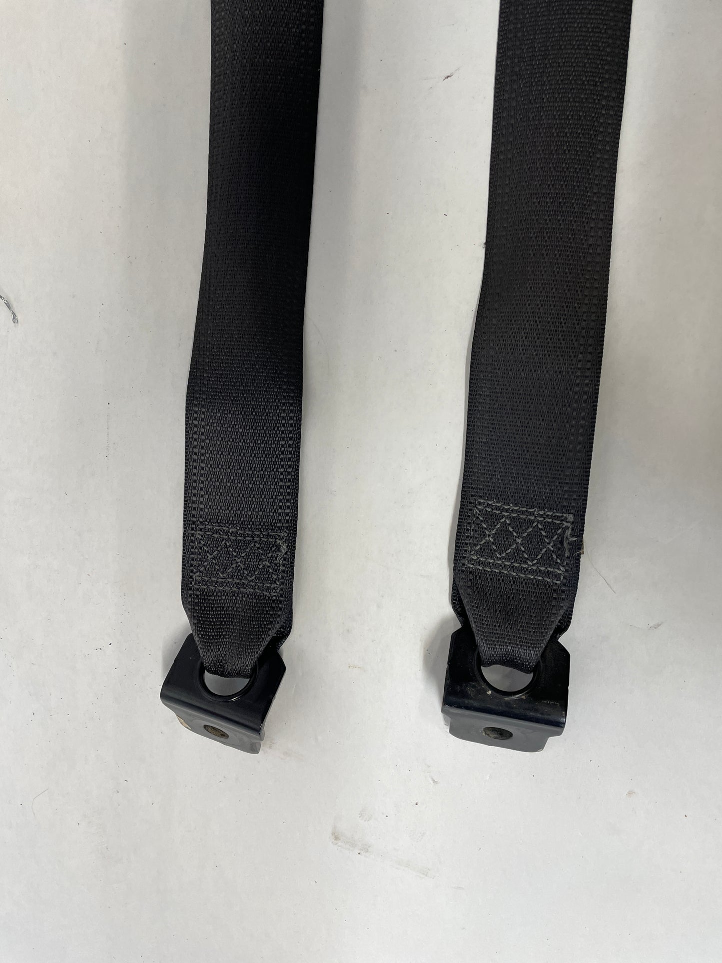 2006 Pontiac GTO RH & LH Rear Seat Belt Seatbelt Retractors OEM - Day's Parts Yard
