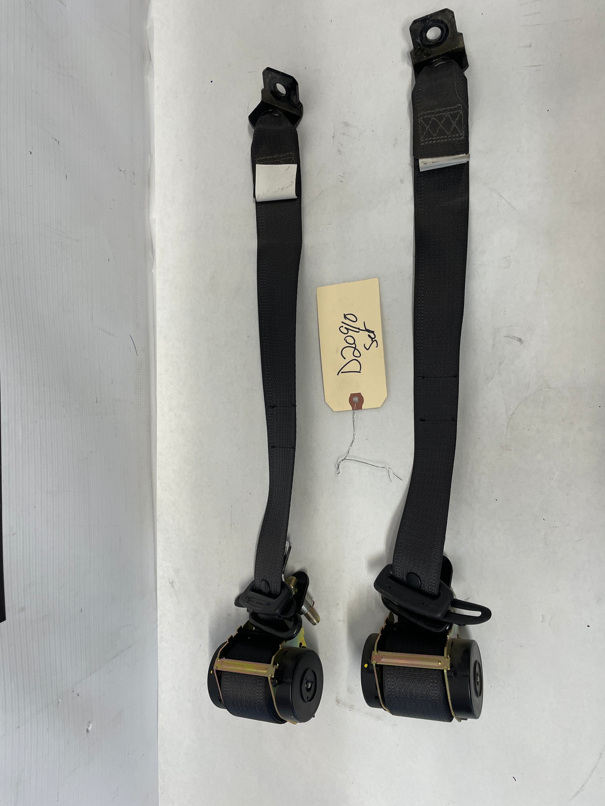 2006 Pontiac GTO RH & LH Rear Seat Belt Seatbelt Retractors OEM - Day's Parts Yard