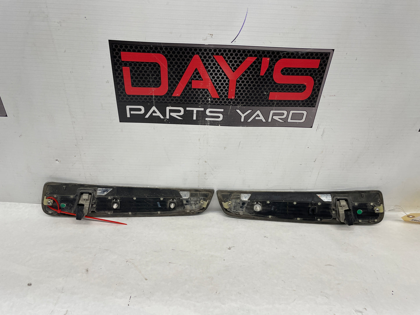 2014 Chevy SS Sedan RH & LH Fender Side Marker Lights Tail Lamp OEM