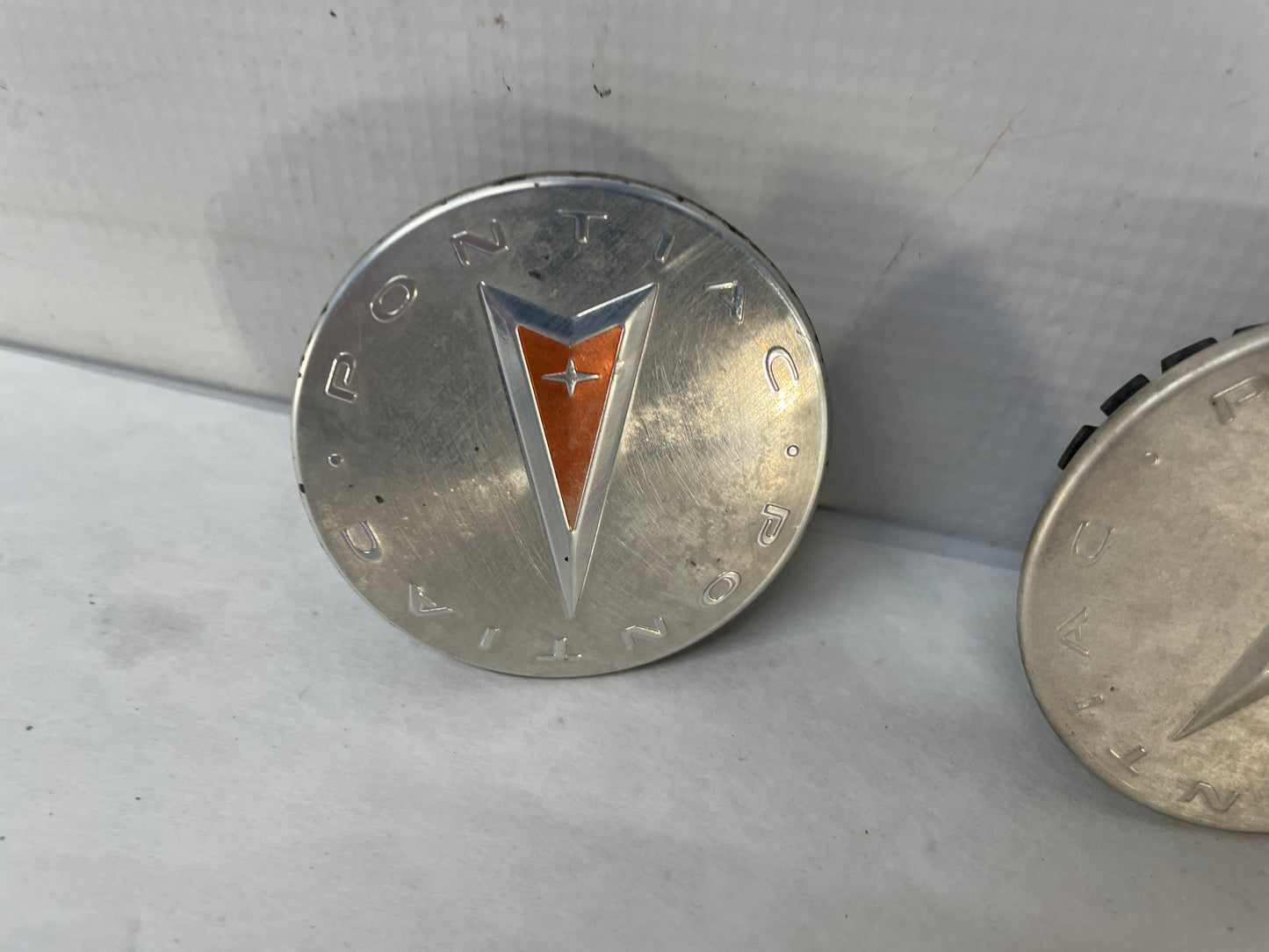 2009 Pontiac G8 Bonneville Vibe Center Wheel Caps Set OEM - Day's Parts Yard