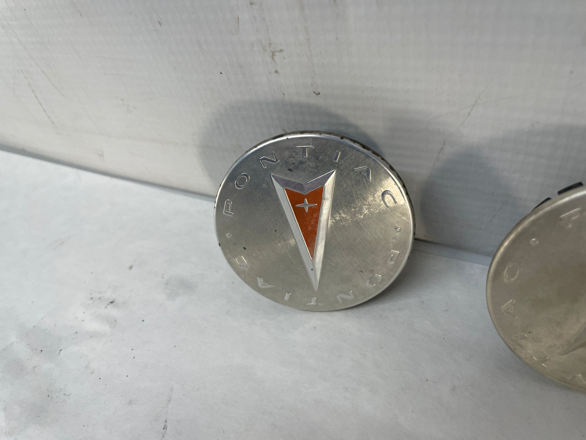 2009 Pontiac G8 Bonneville Vibe Center Wheel Caps Set OEM - Day's Parts Yard