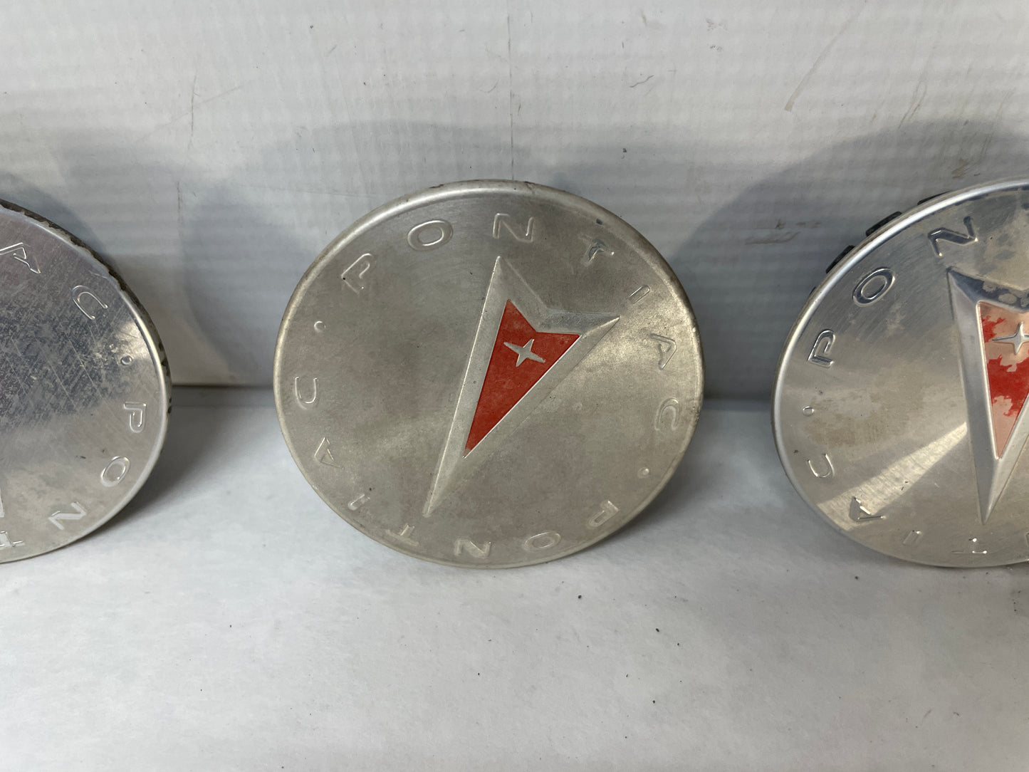 2009 Pontiac G8 Bonneville Vibe Center Wheel Caps Set OEM - Day's Parts Yard