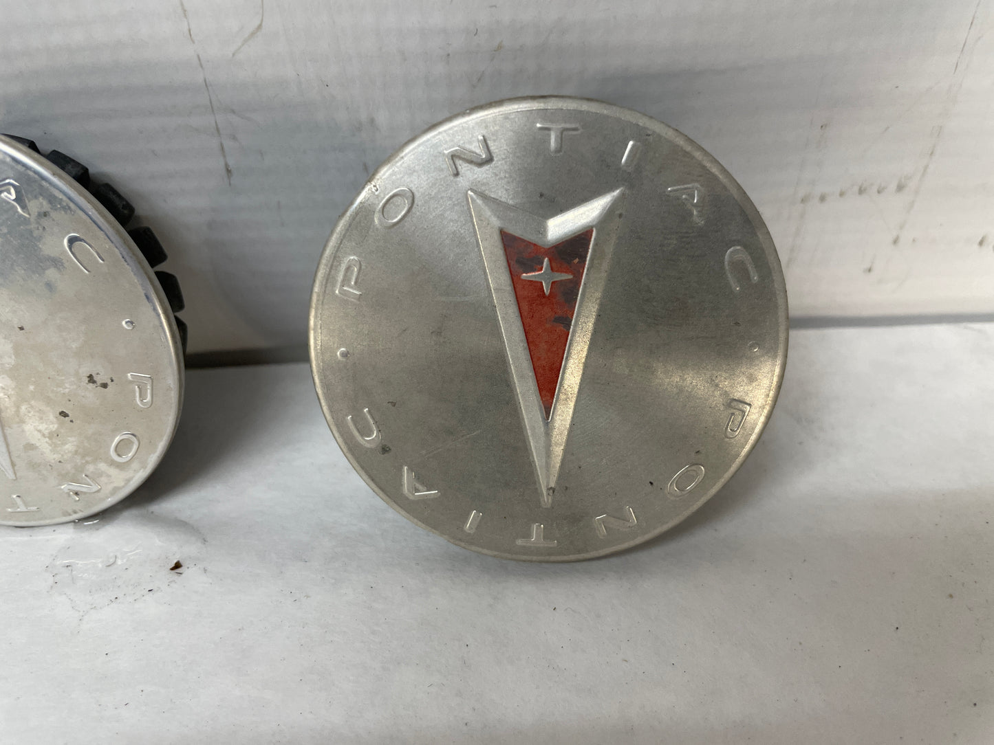 2009 Pontiac G8 Bonneville Vibe Center Wheel Caps Set OEM - Day's Parts Yard