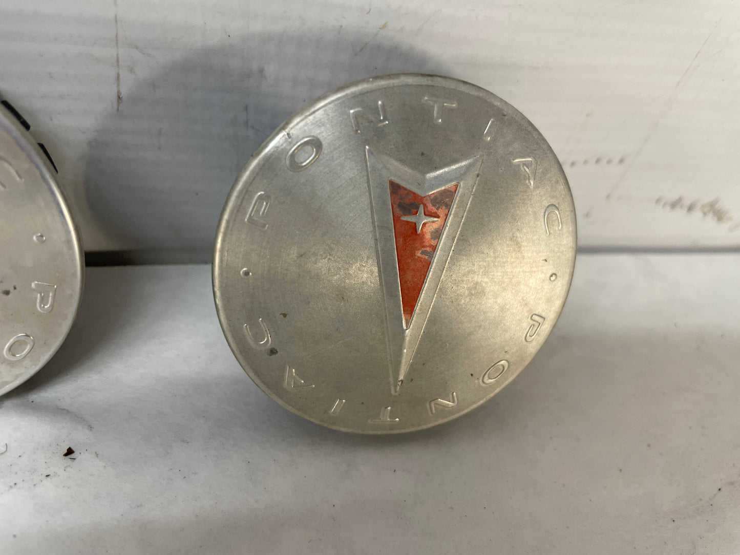 2009 Pontiac G8 Bonneville Vibe Center Wheel Caps Set OEM - Day's Parts Yard