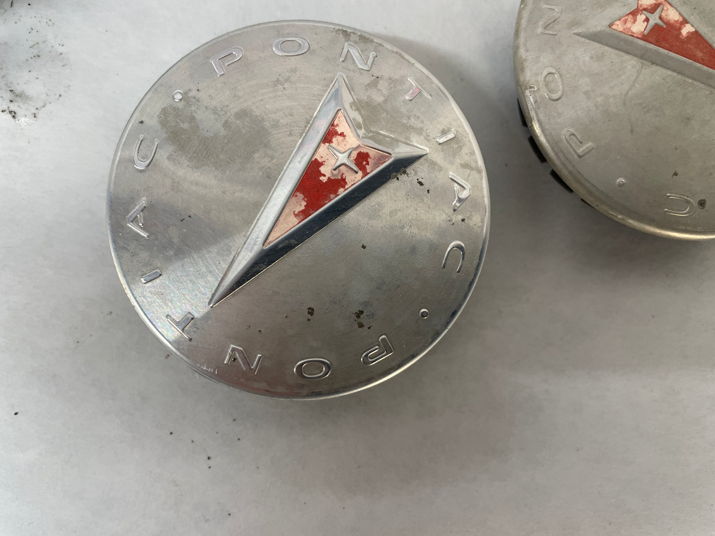 2009 Pontiac G8 Bonneville Vibe Center Wheel Caps Set OEM - Day's Parts Yard