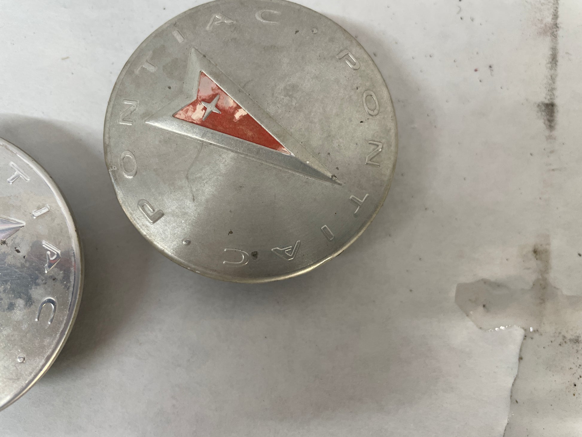 2009 Pontiac G8 Bonneville Vibe Center Wheel Caps Set OEM - Day's Parts Yard