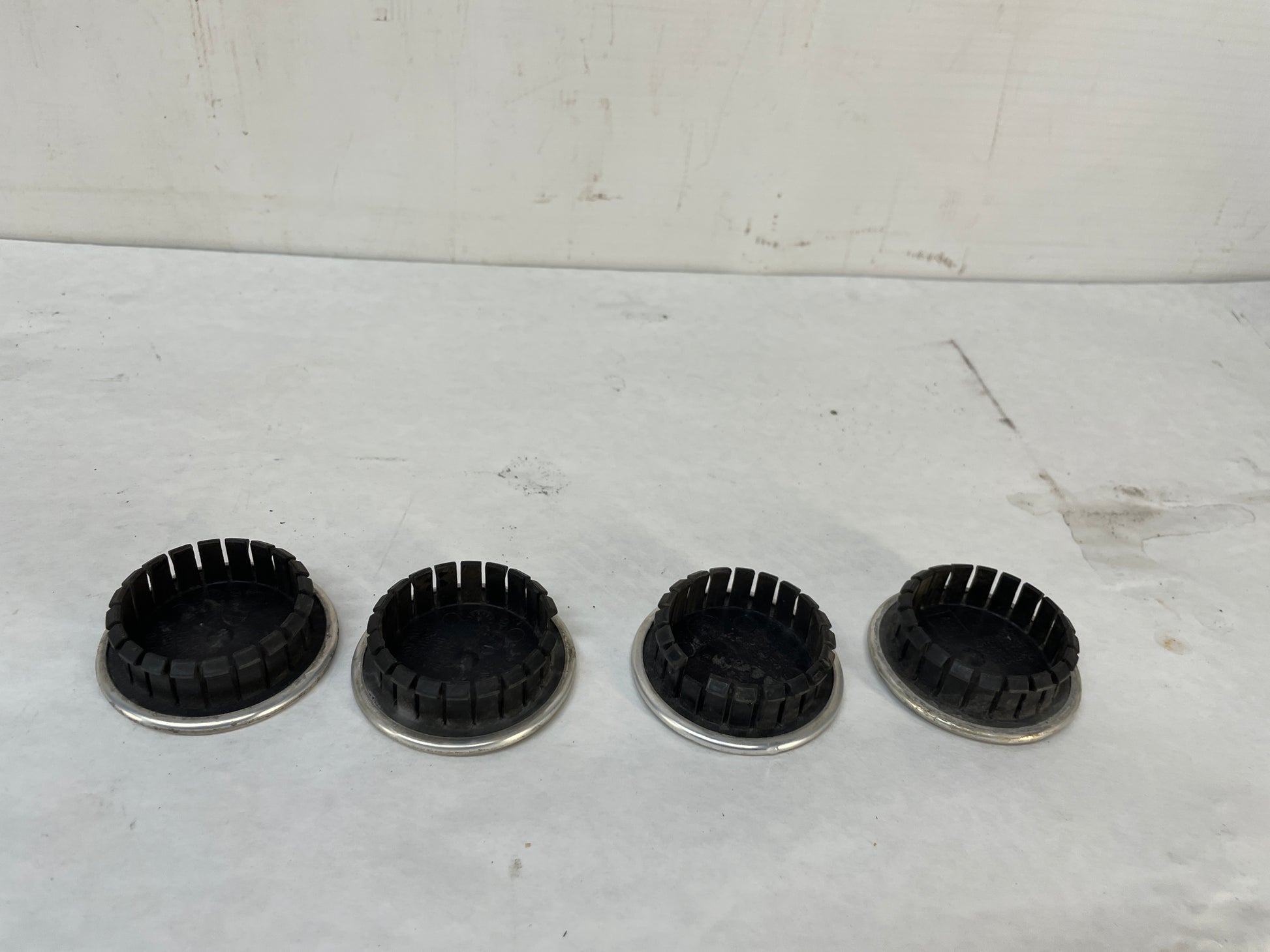 2009 Pontiac G8 Bonneville Vibe Center Wheel Caps Set OEM - Day's Parts Yard