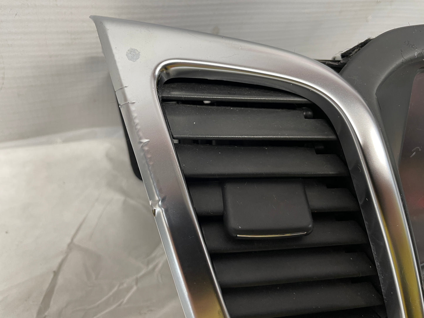 2017 Chevy SS Sedan Navigation Display Radio CD Player Face Plate Screen Control Bezel OEM - Day's Parts Yard