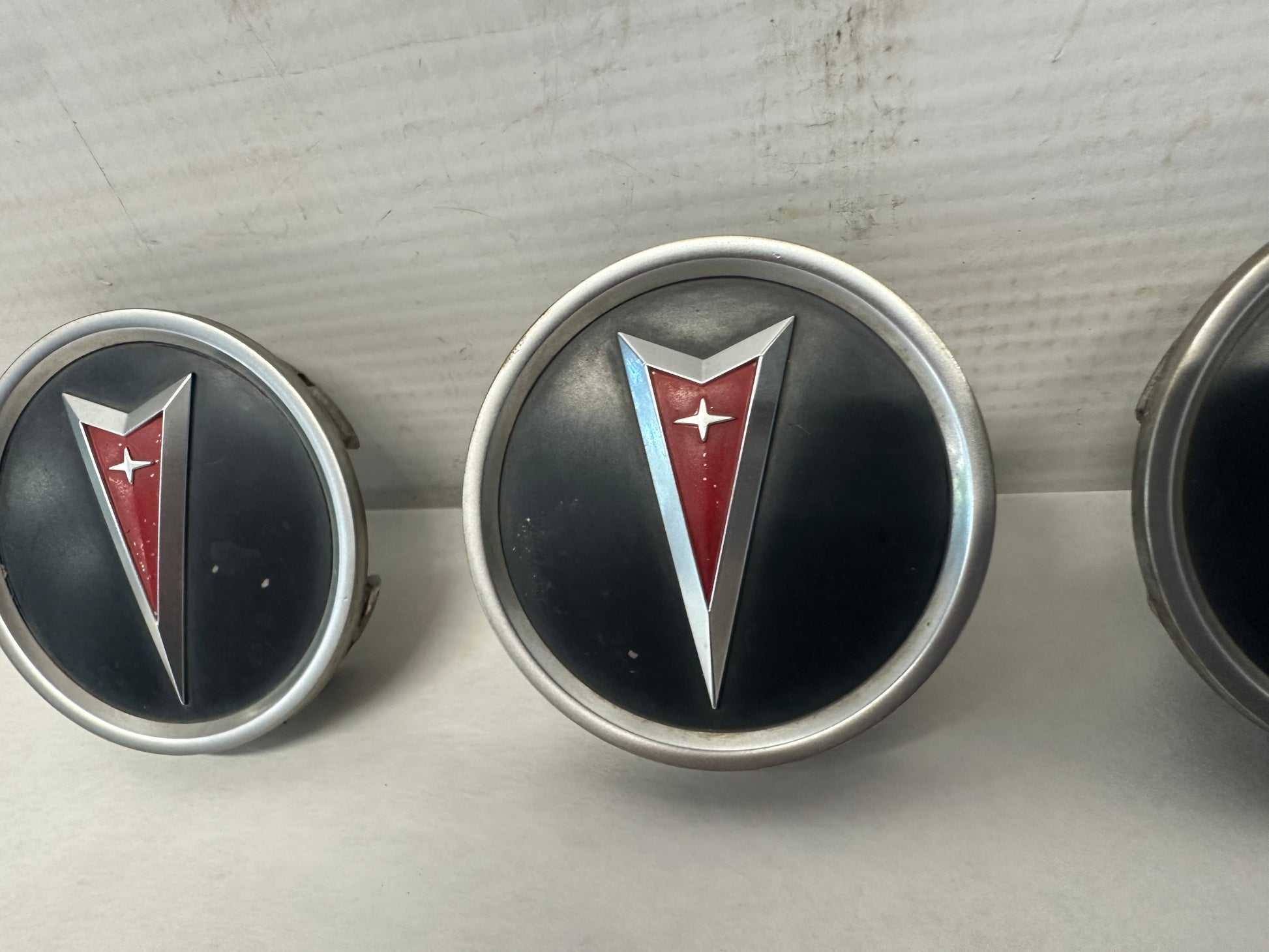 2006 Pontiac GTO Wheel Center Cap Set OEM - Day's Parts Yard