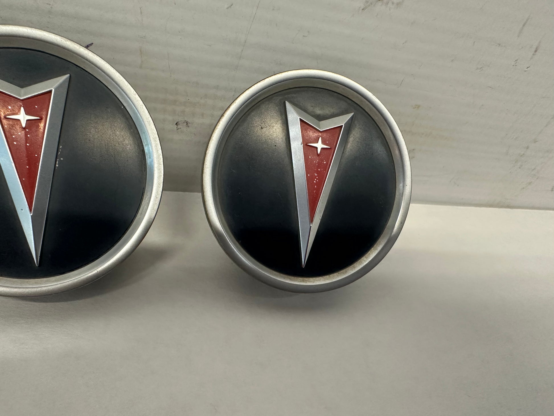 2006 Pontiac GTO Wheel Center Cap Set OEM - Day's Parts Yard
