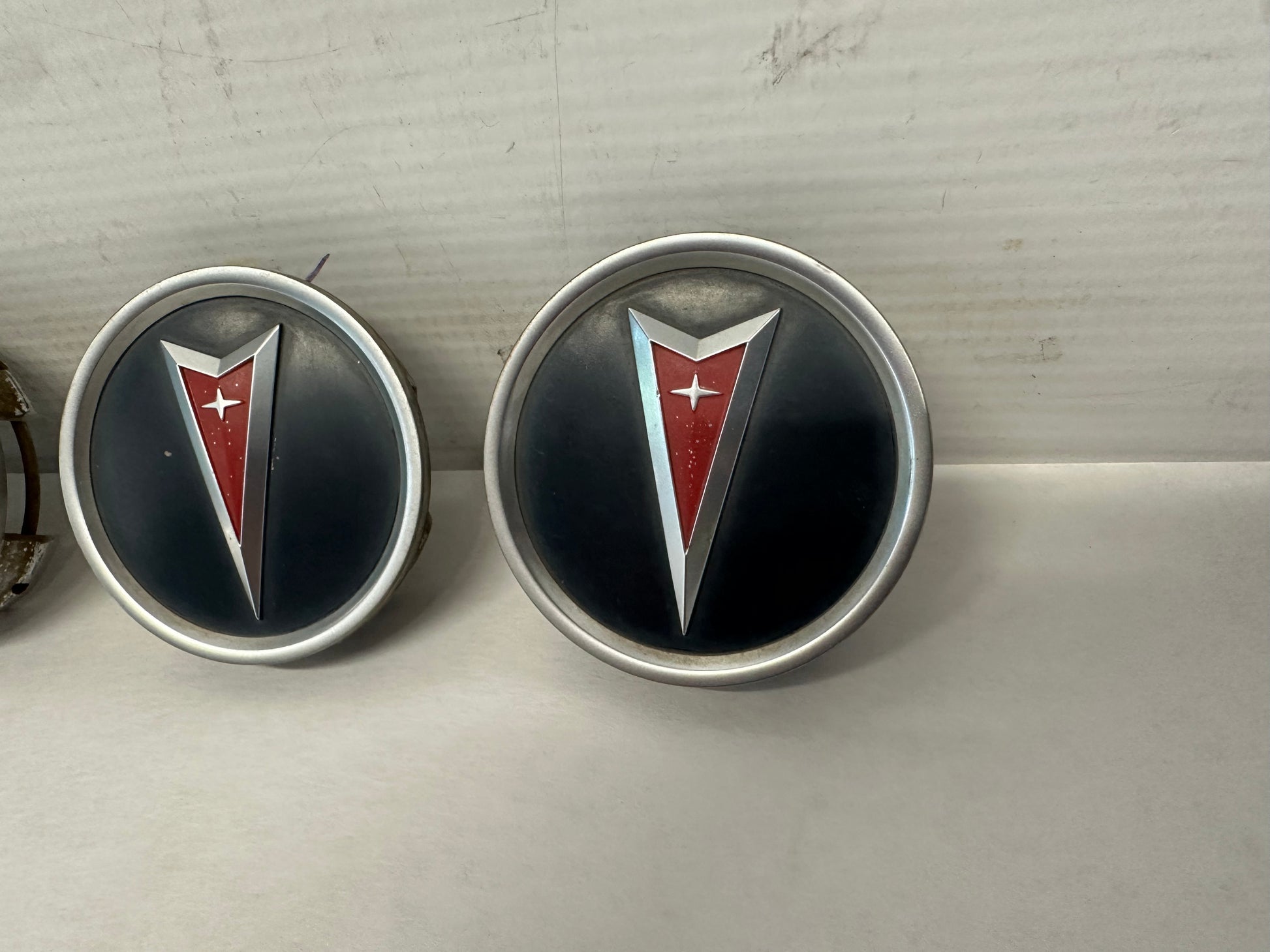 2006 Pontiac GTO Wheel Center Cap Set OEM - Day's Parts Yard