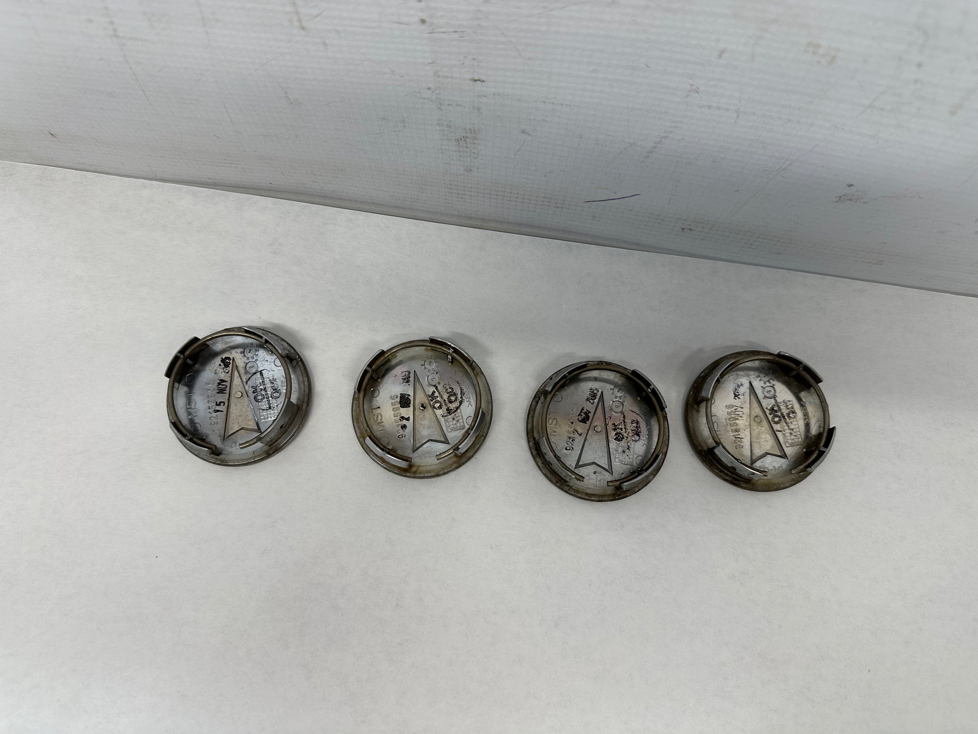 2006 Pontiac GTO Wheel Center Cap Set OEM - Day's Parts Yard