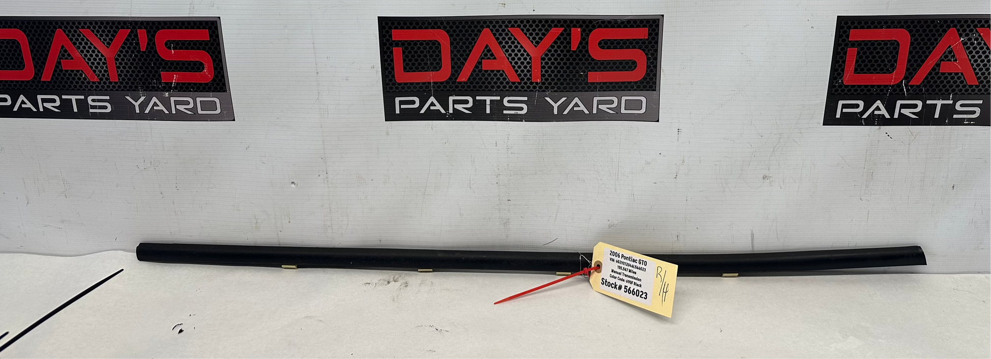 2006 Pontiac GTO RH Passenger Window Door Belt Molding Trim OEM - Day's Parts Yard