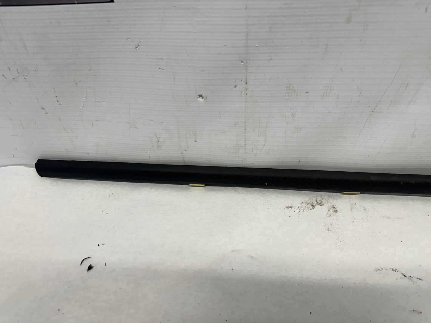 2006 Pontiac GTO RH Passenger Window Door Belt Molding Trim OEM - Day's Parts Yard