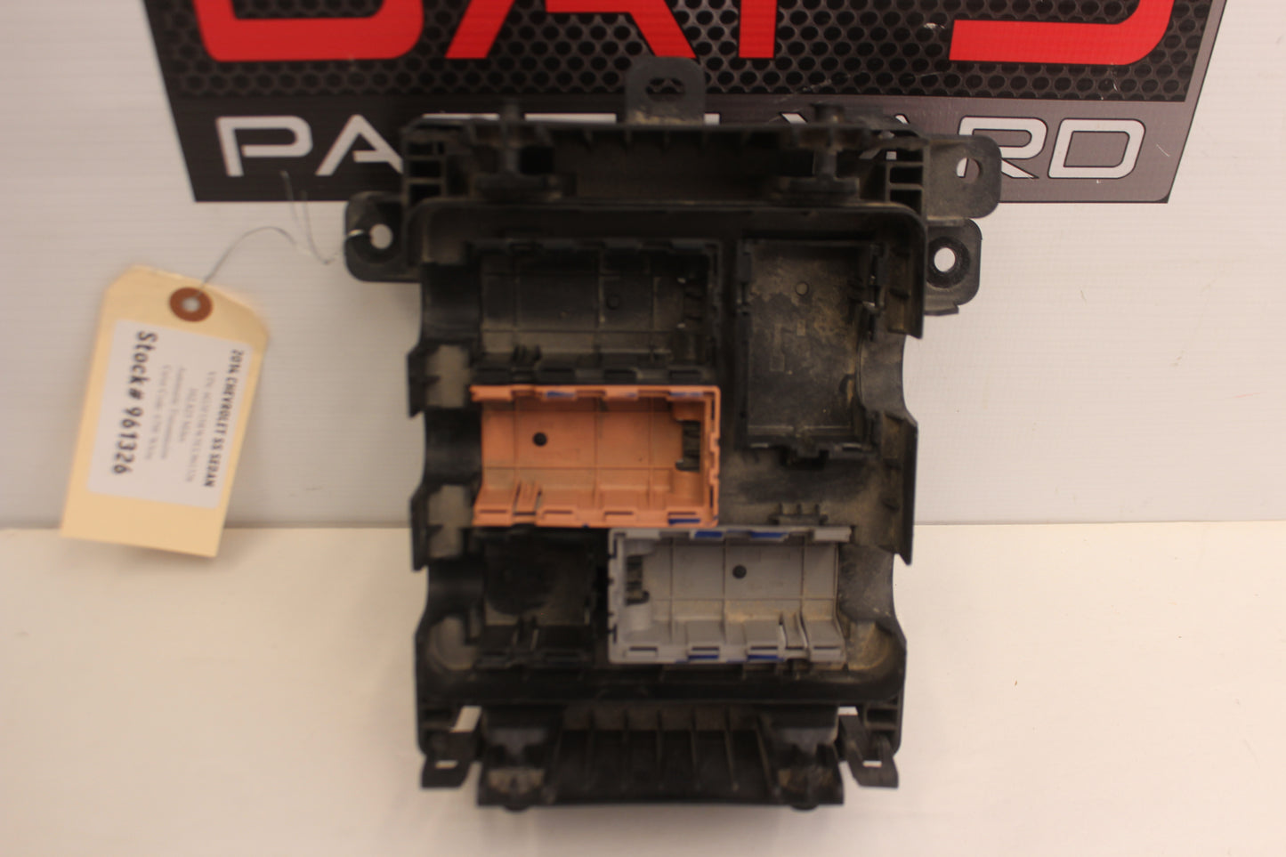 2014 Chevrolet SS Sedan Fuse Panel Retainer Block OEM - Day's Parts Yard