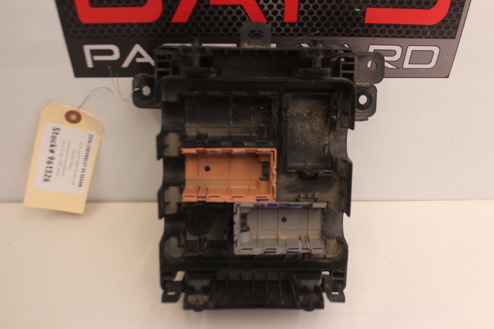 2014 Chevrolet SS Sedan Fuse Panel Retainer Block OEM - Day's Parts Yard