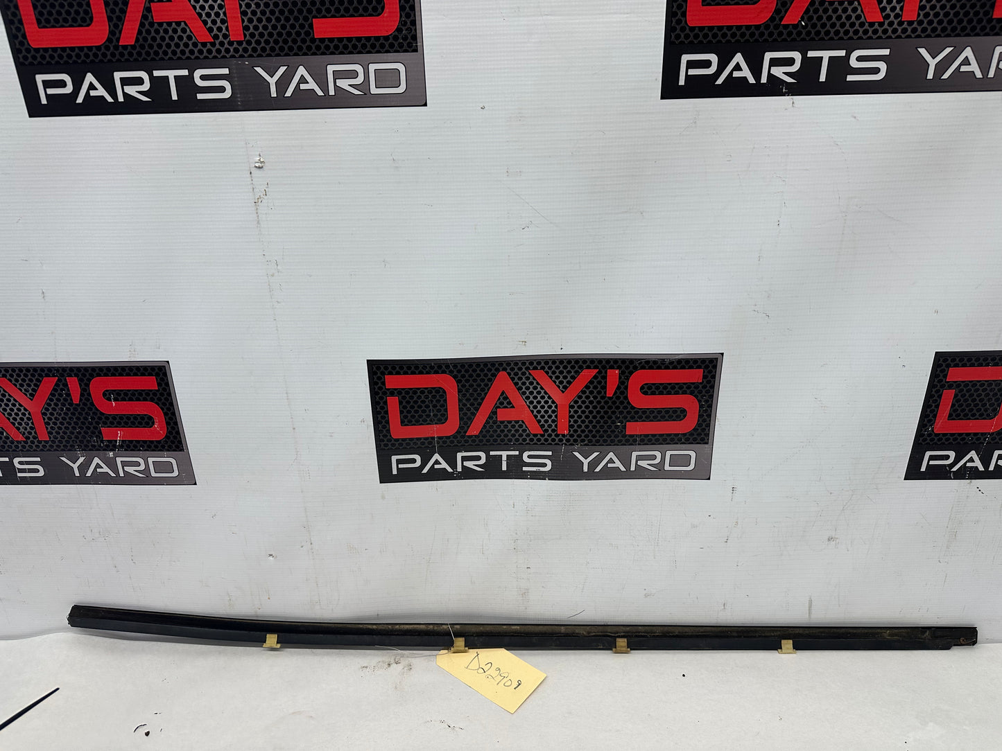 2006 Pontiac GTO RH Passenger Window Door Belt Molding Trim OEM - Day's Parts Yard