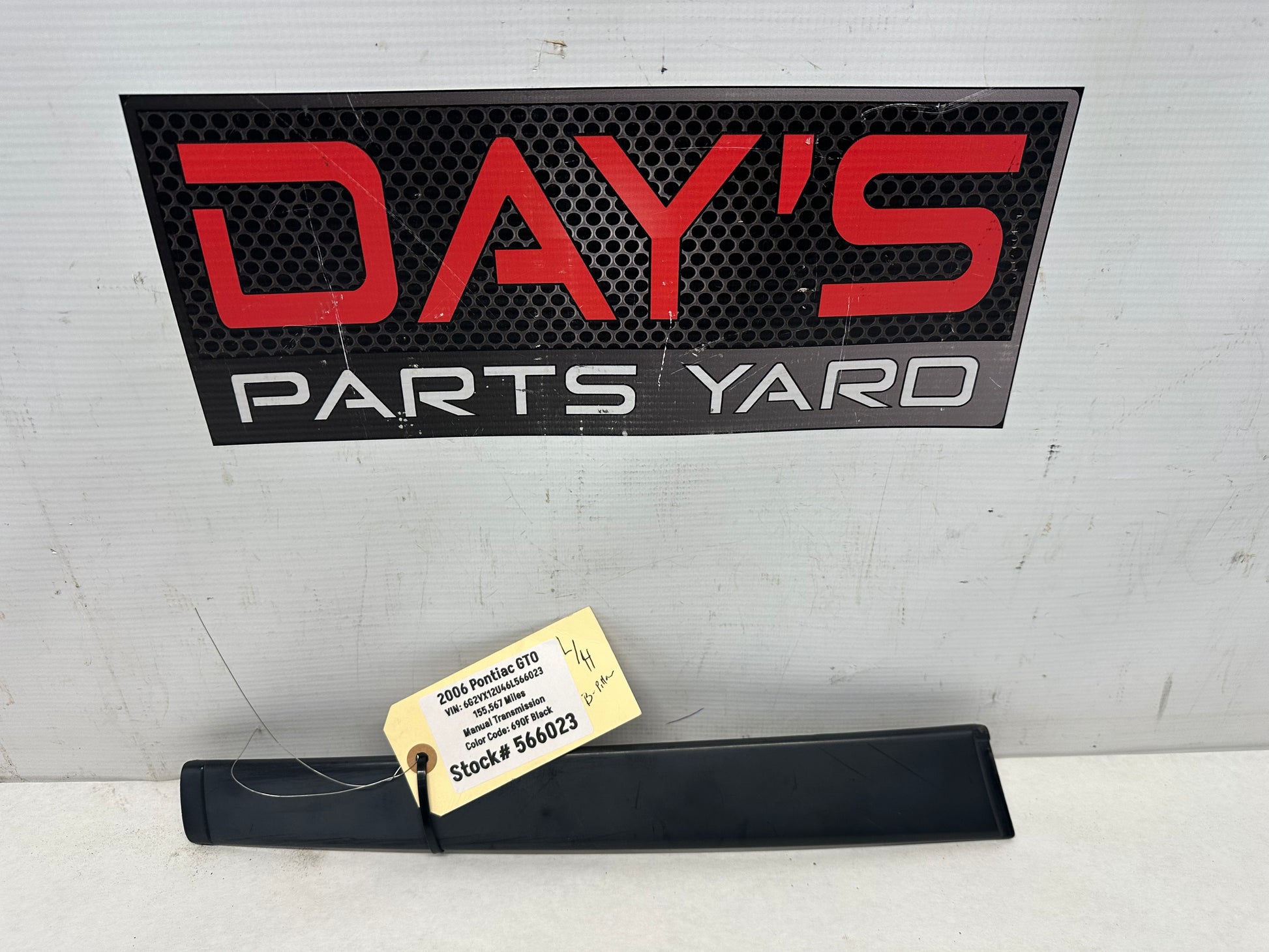2006 Pontiac GTO LH Driver Exterior B Pillar Window Trim Cover OEM - Day's Parts Yard