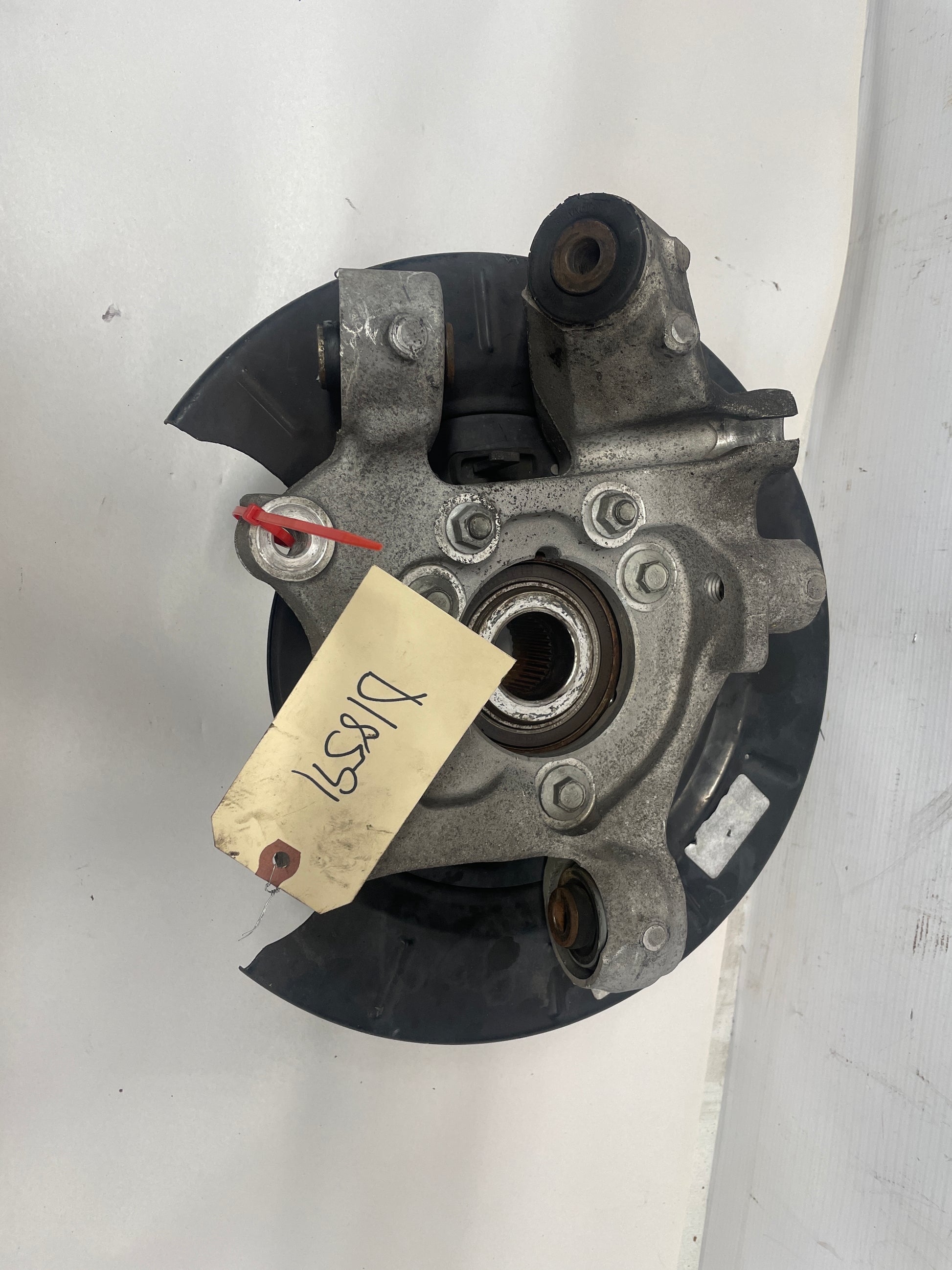 2014 Chevy Camaro SS 1LE RH Passenger Rear Spindle Knuckle Hub OEM - Day's Parts Yard