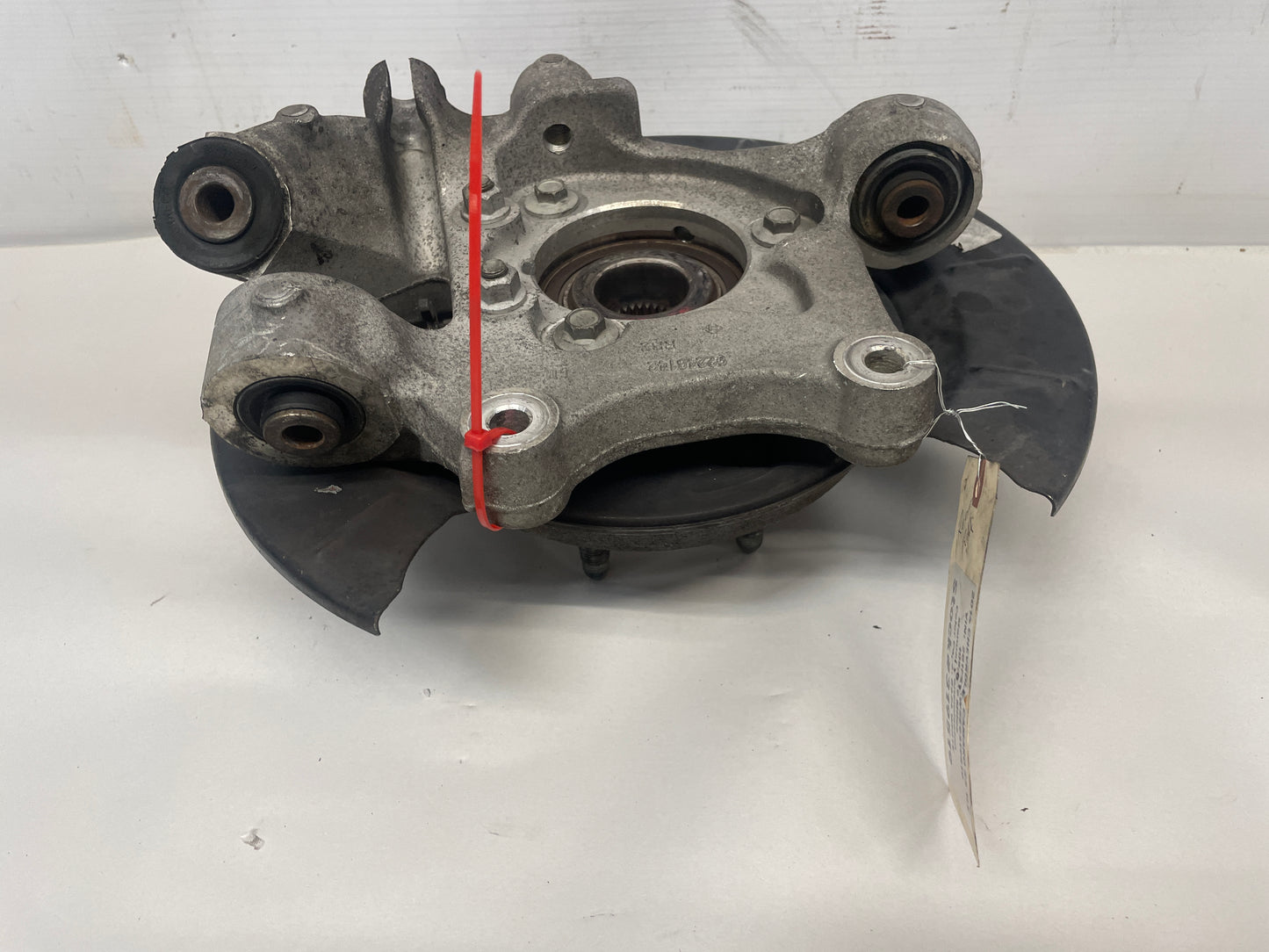 2014 Chevy Camaro SS 1LE RH Passenger Rear Spindle Knuckle Hub OEM - Day's Parts Yard