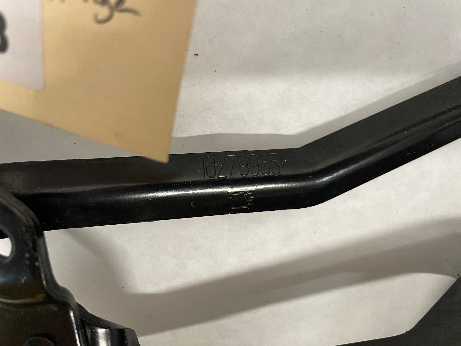 1999 Chevy C5 Corvette RH & LH Hood Hinges w/ Hood Struts OEM - Day's Parts Yard