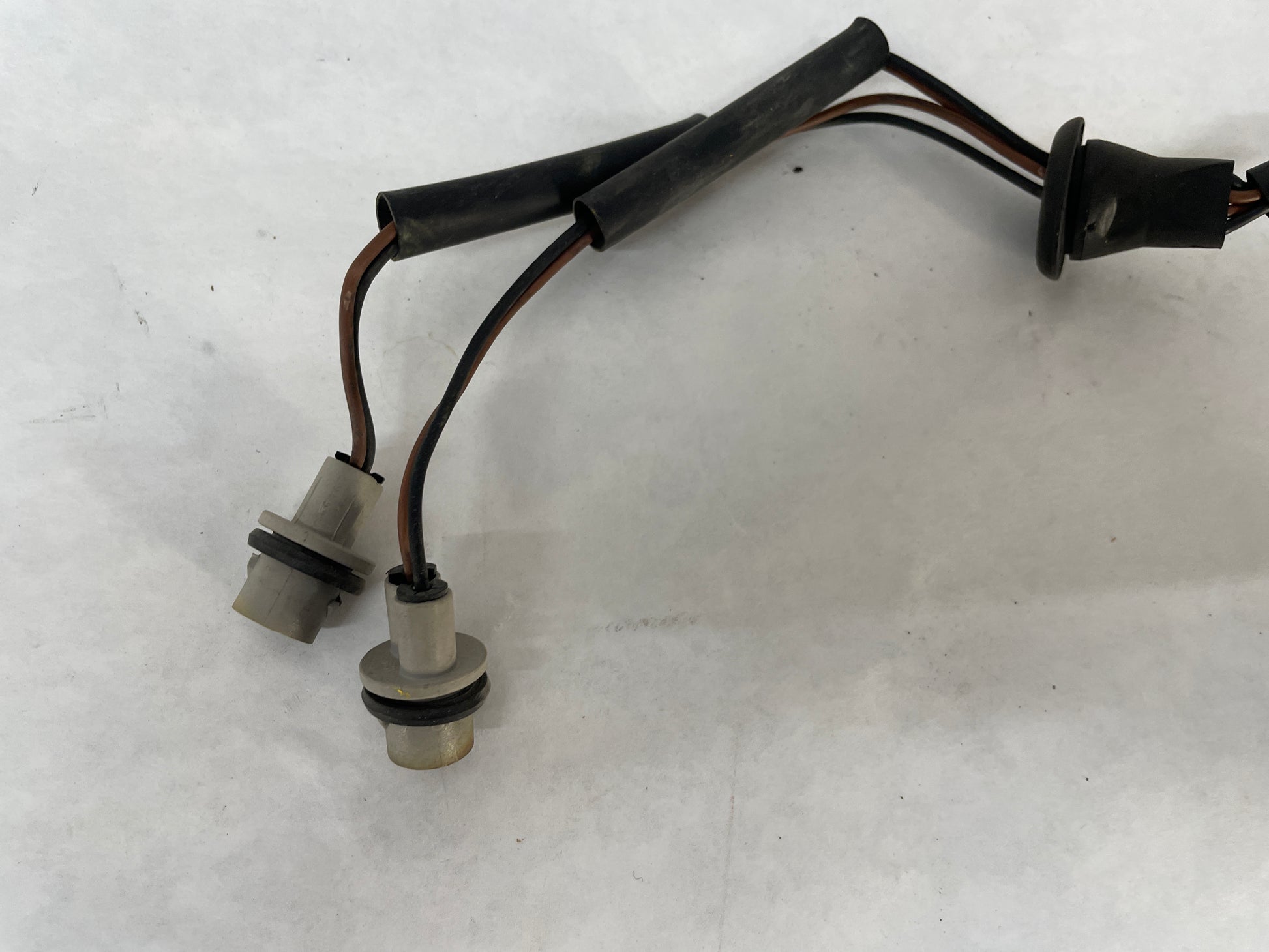 2004 Pontiac GTO License Plate Tag Light Wire Harness OEM - Day's Parts Yard