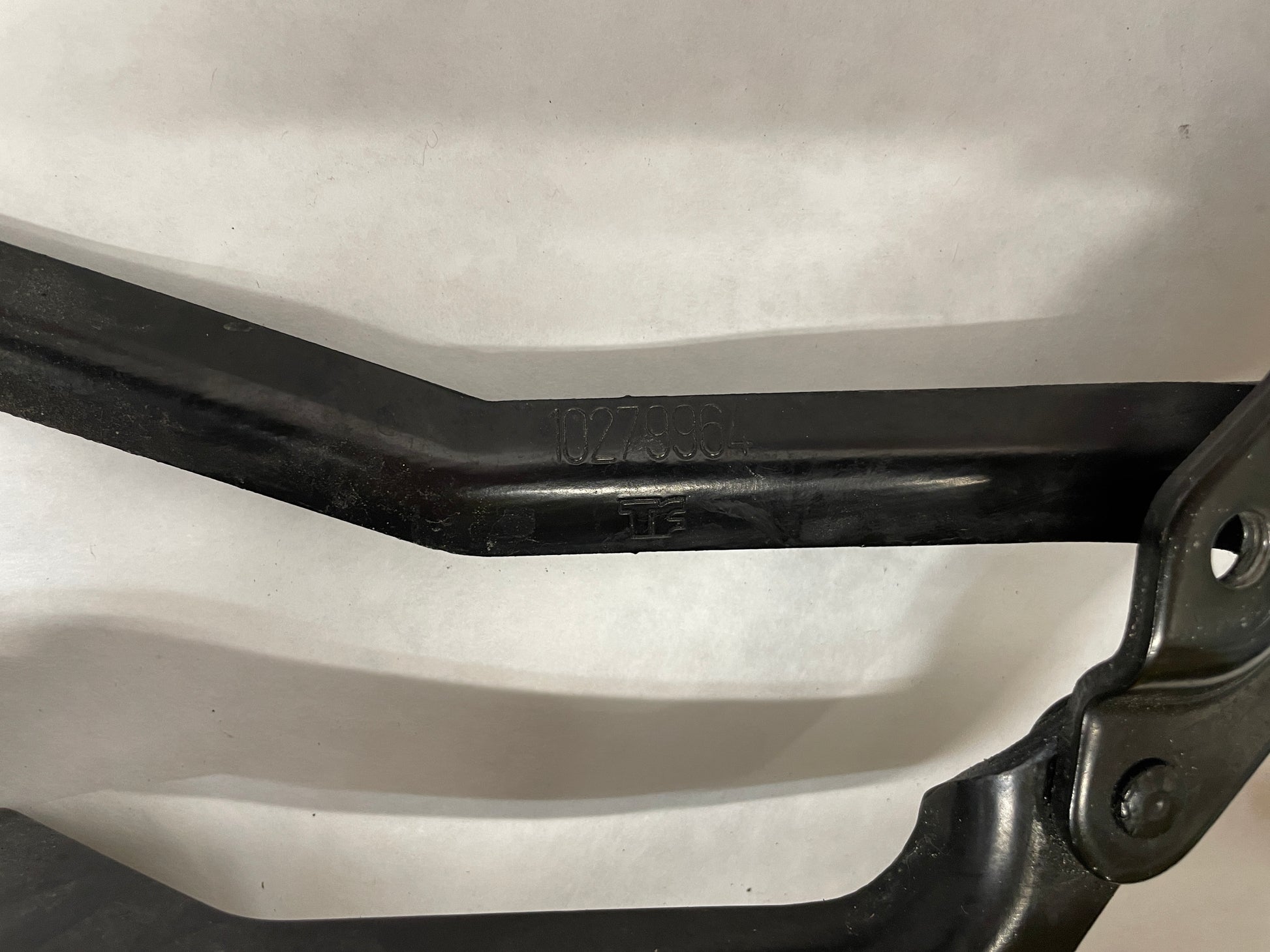 1999 Chevy C5 Corvette RH & LH Hood Hinges w/ Hood Struts OEM - Day's Parts Yard