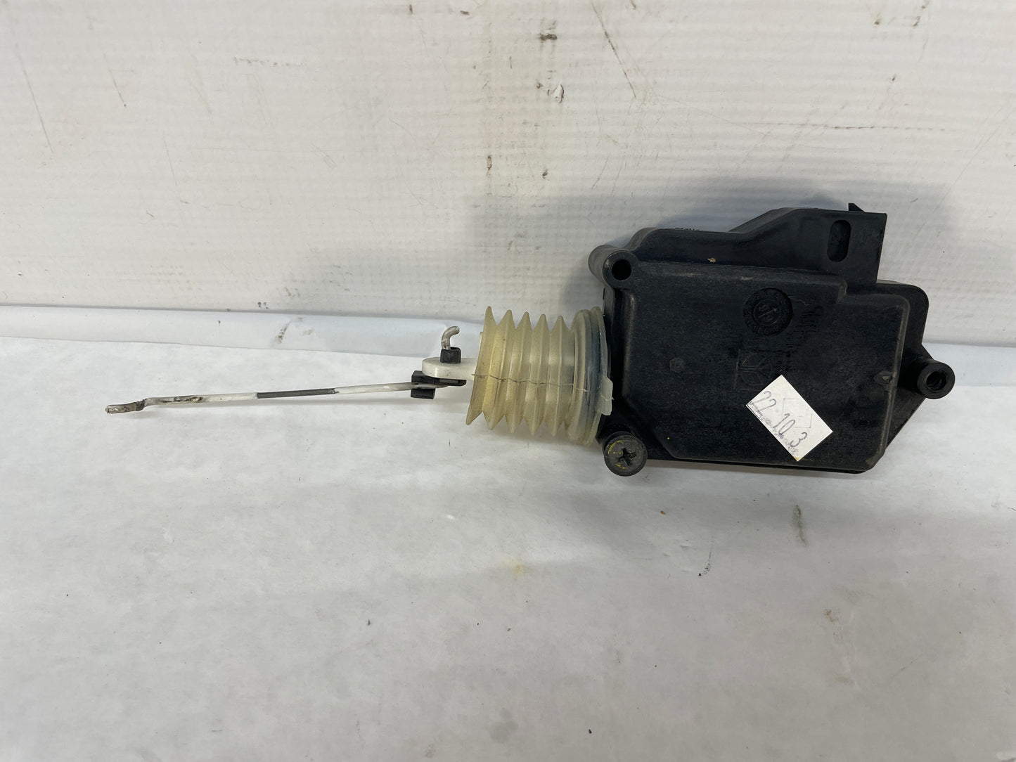 2004 Pontiac GTO Trunk Deck Lid Lock Actuator OEM - Day's Parts Yard