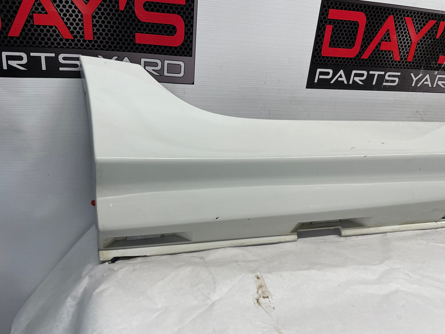 2014 Chevy SS Sedan RH Passenger Rocker Molding Side Skirt Trim Panel OEM - Day's Parts Yard