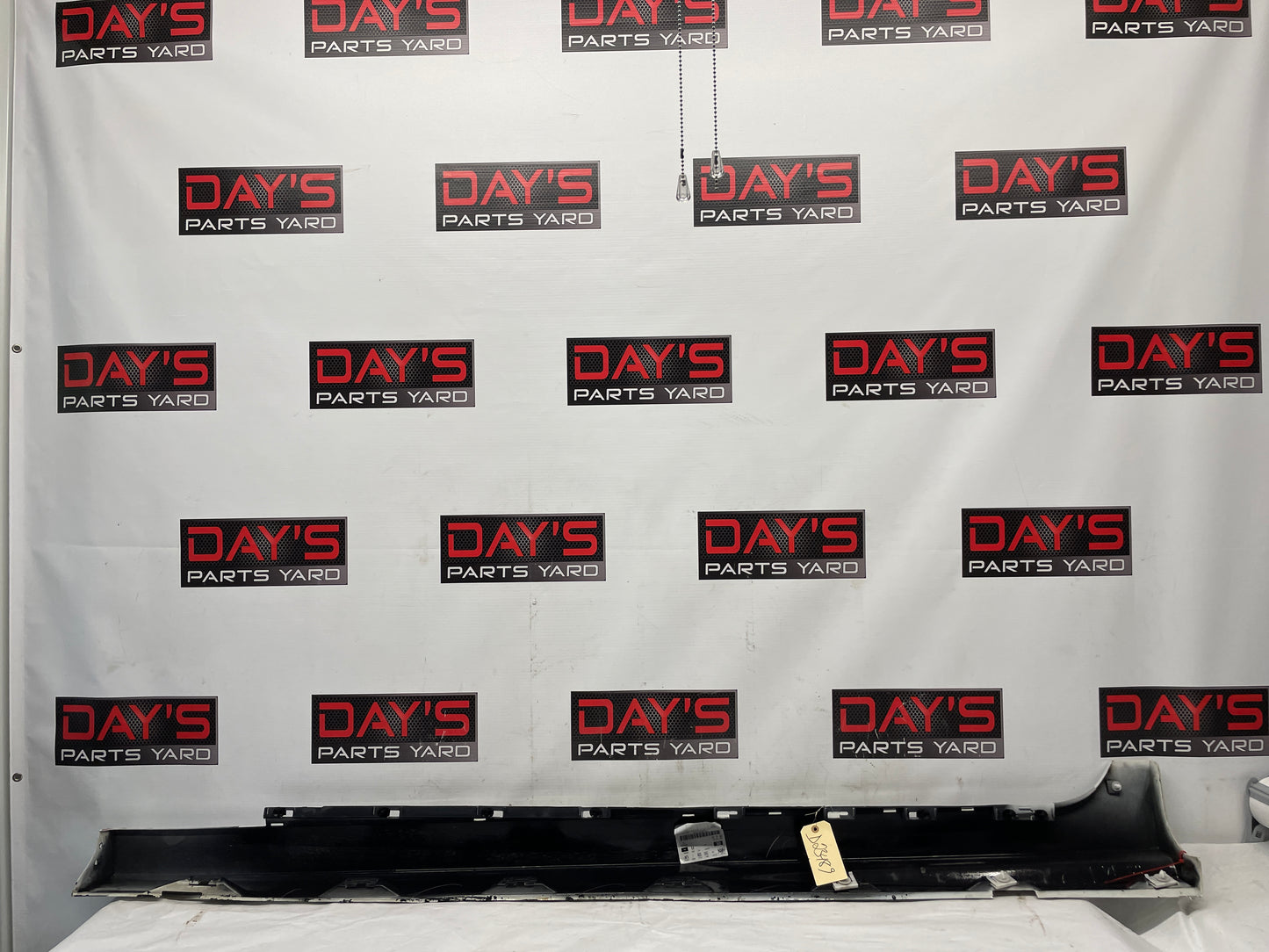 2014 Chevy SS Sedan RH Passenger Rocker Molding Side Skirt Trim Panel OEM - Day's Parts Yard