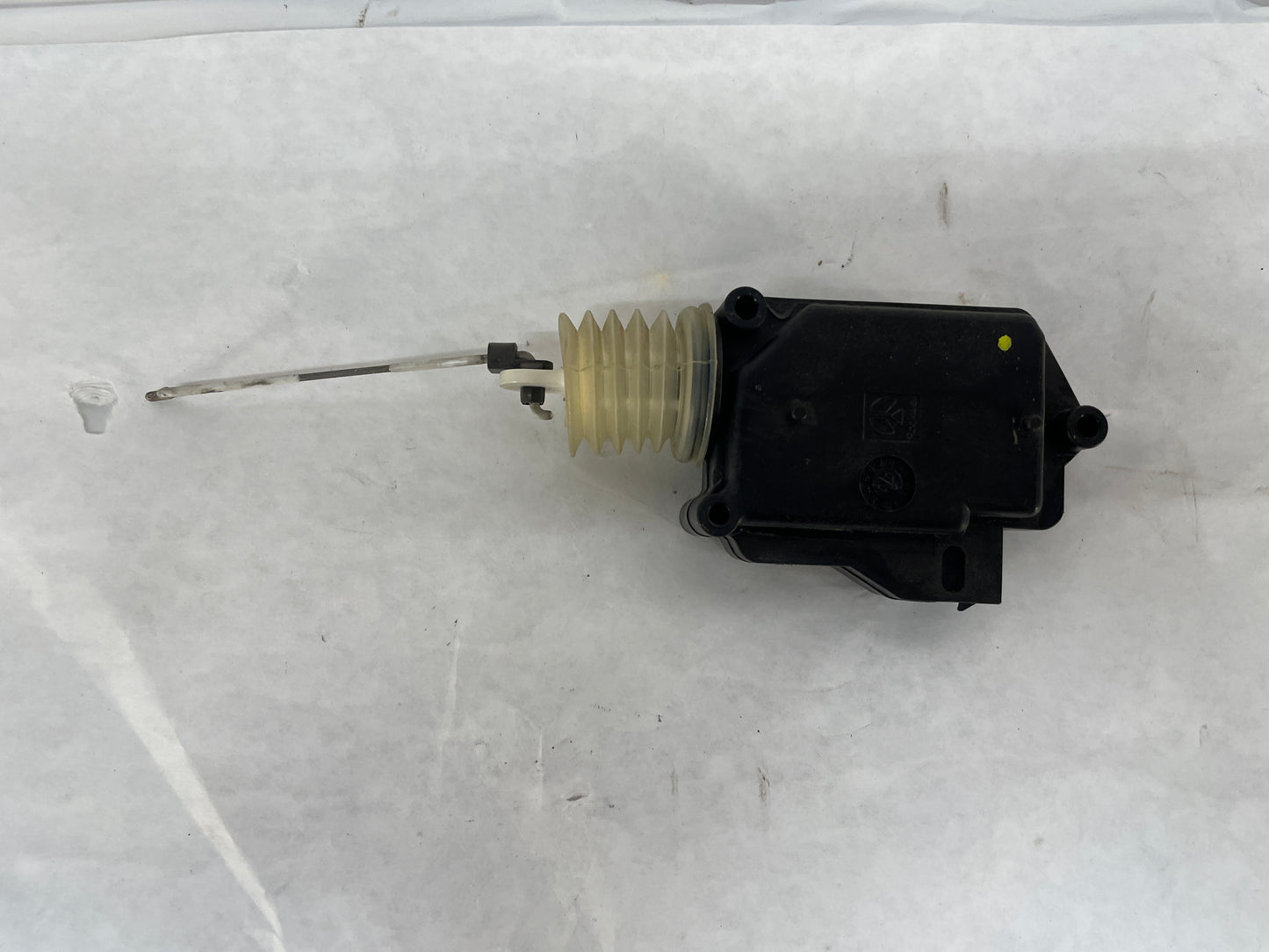 2004 Pontiac GTO Trunk Deck Lid Lock Actuator OEM - Day's Parts Yard