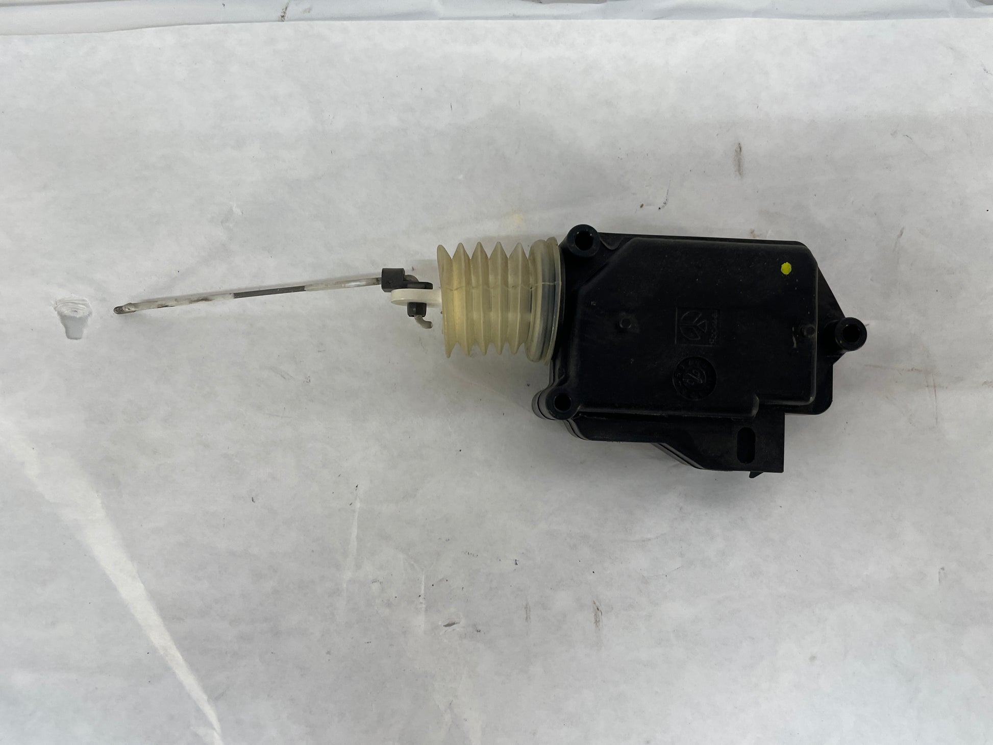 2004 Pontiac GTO Trunk Deck Lid Lock Actuator OEM - Day's Parts Yard
